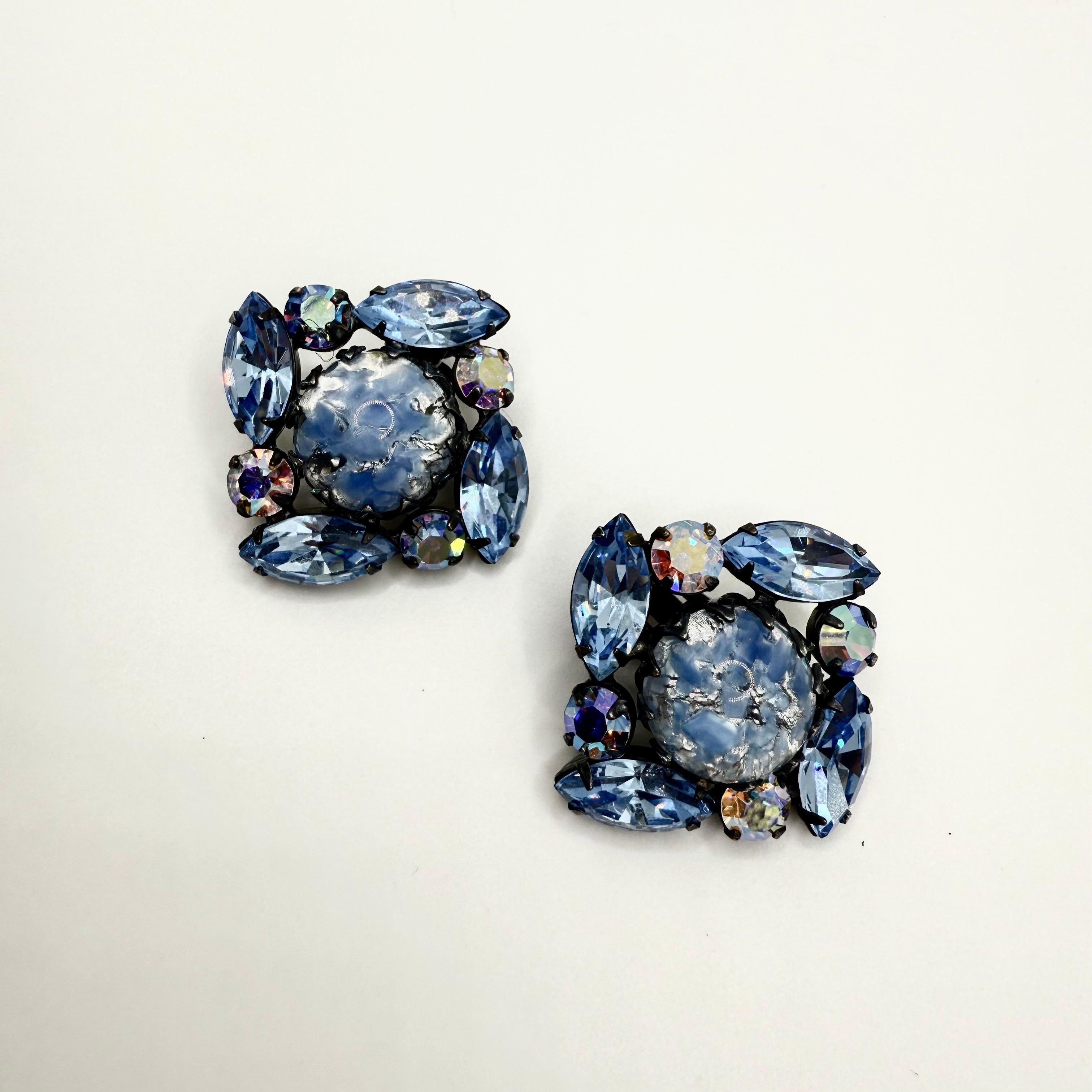 Pendientes vintage de clip de cristal azul, estilo austriaco de los años 50 en venta 3