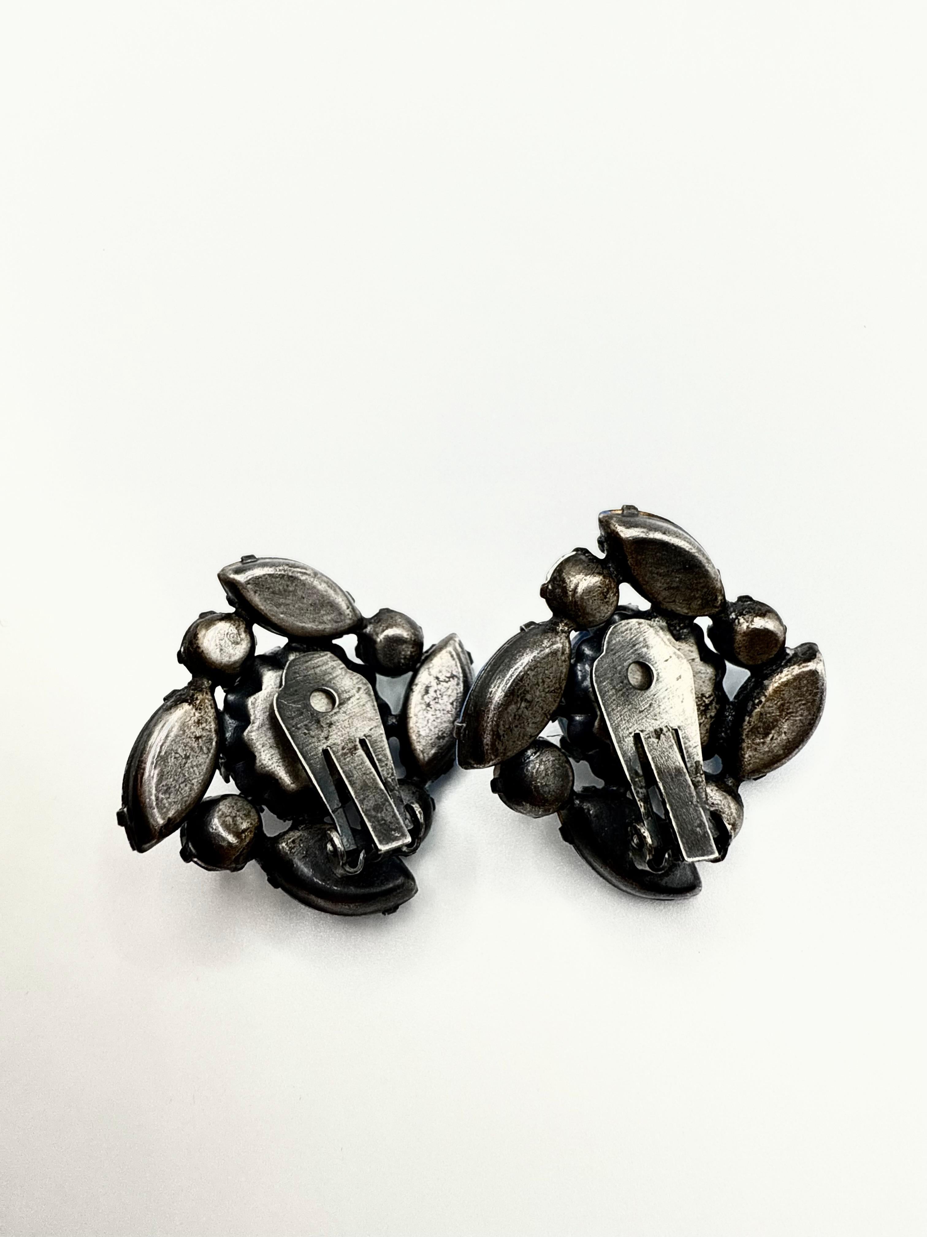 Pendientes vintage de clip de cristal azul, estilo austriaco de los años 50 en venta 4