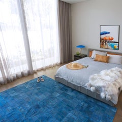 Tapis de sol bleu personnalisable Las Palmas en denim et cuir de vache, petit modèle