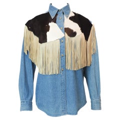 Camicia button down in denim blu vintage con frange in pelle e pelle di mucca