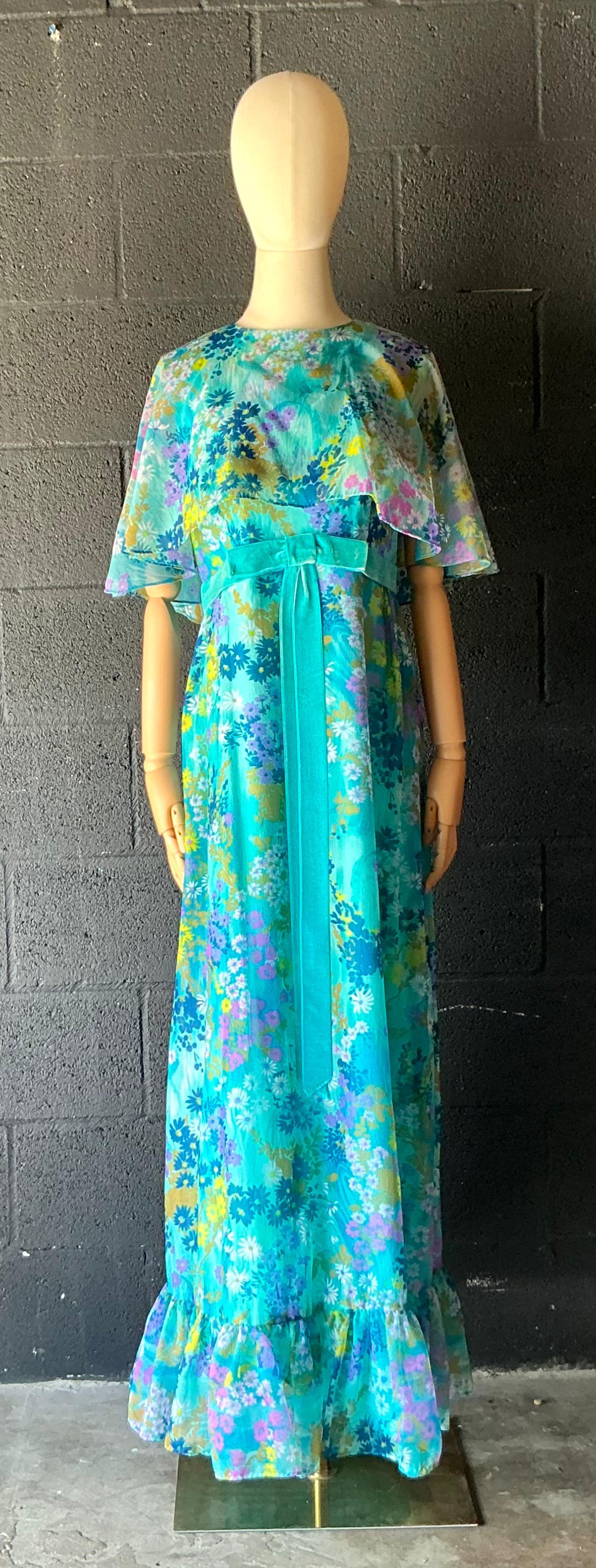 Robe vintage à fleurs bleues avec nœud Bon état - En vente à West Palm Beach, FL