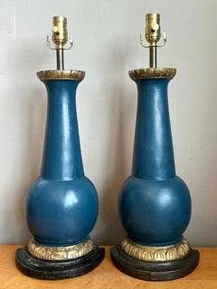 Lampes de table vintage en bois bleu rehaussées de dorures – Paire