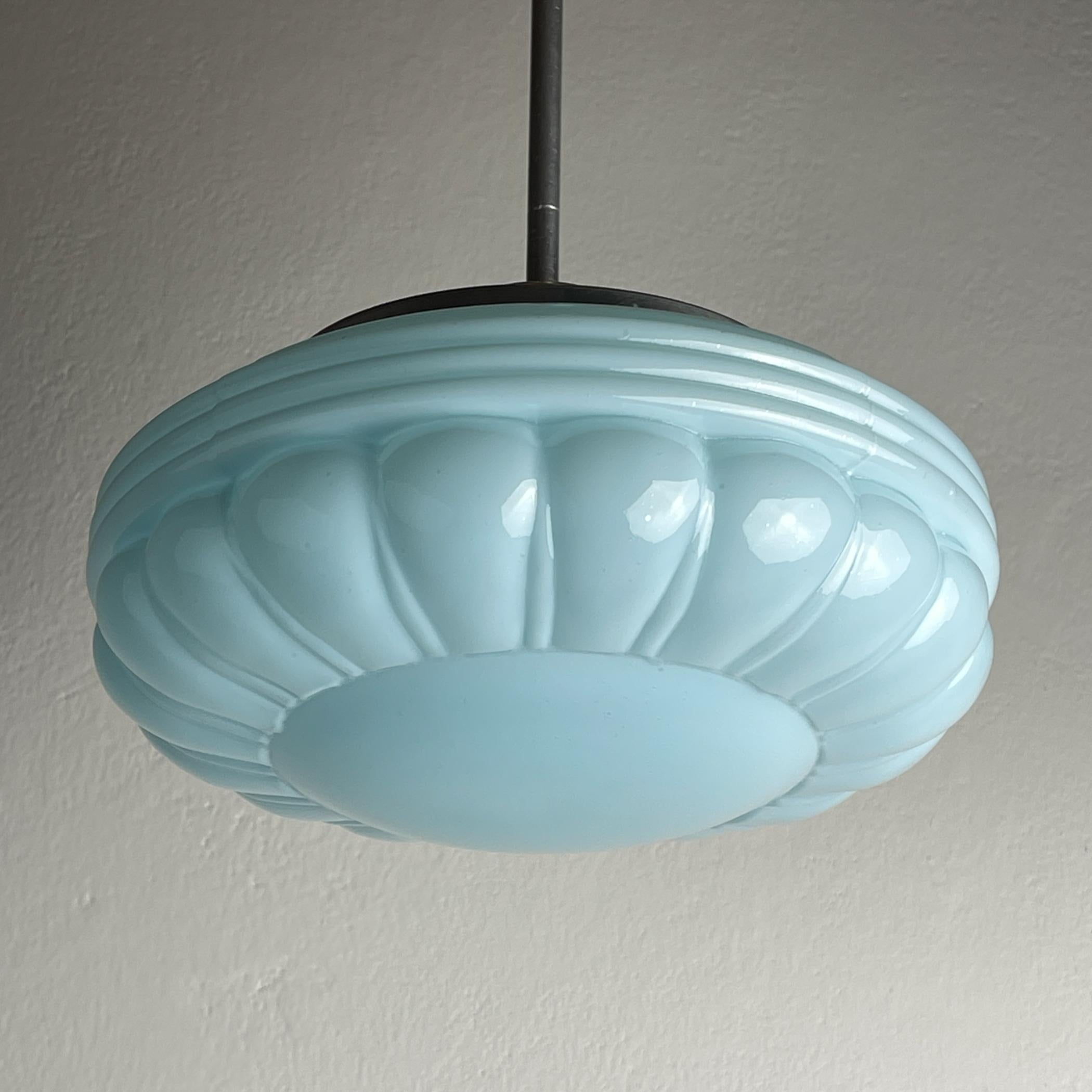Lampada a sospensione in vetro blu vintage, Italia anni '50 In condizioni buone in vendita a Miklavž Pri Taboru, SI