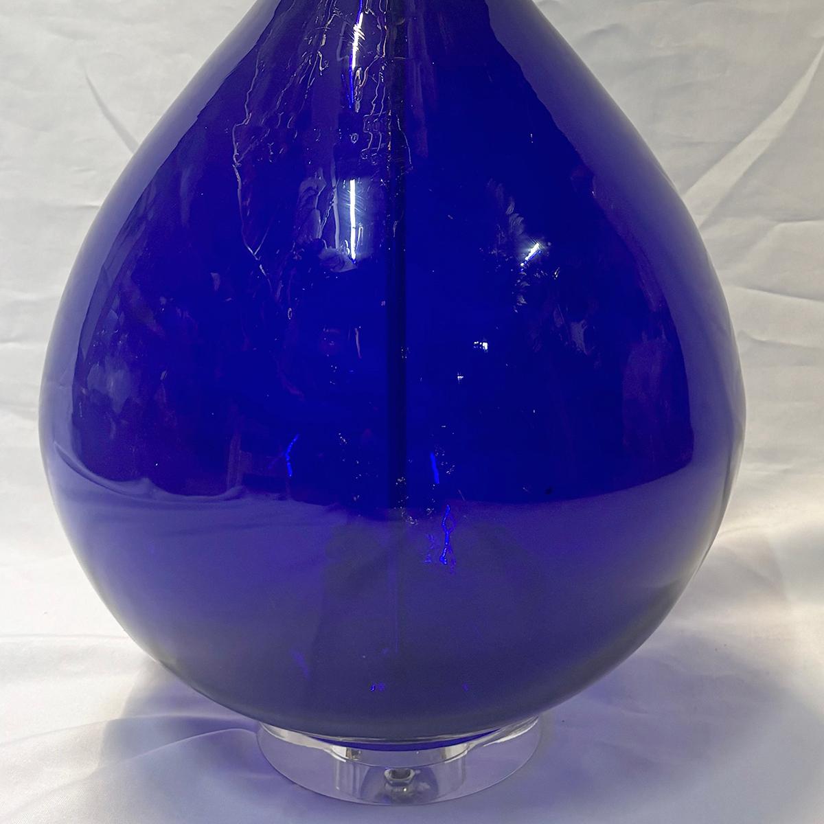 Verre brun Lampe de table vintage en verre bleu en vente