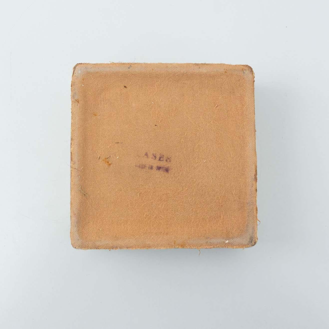 Blaue glasierte Keramikdose, handschriftlich signiert von Cases, um 1960 im Angebot 1
