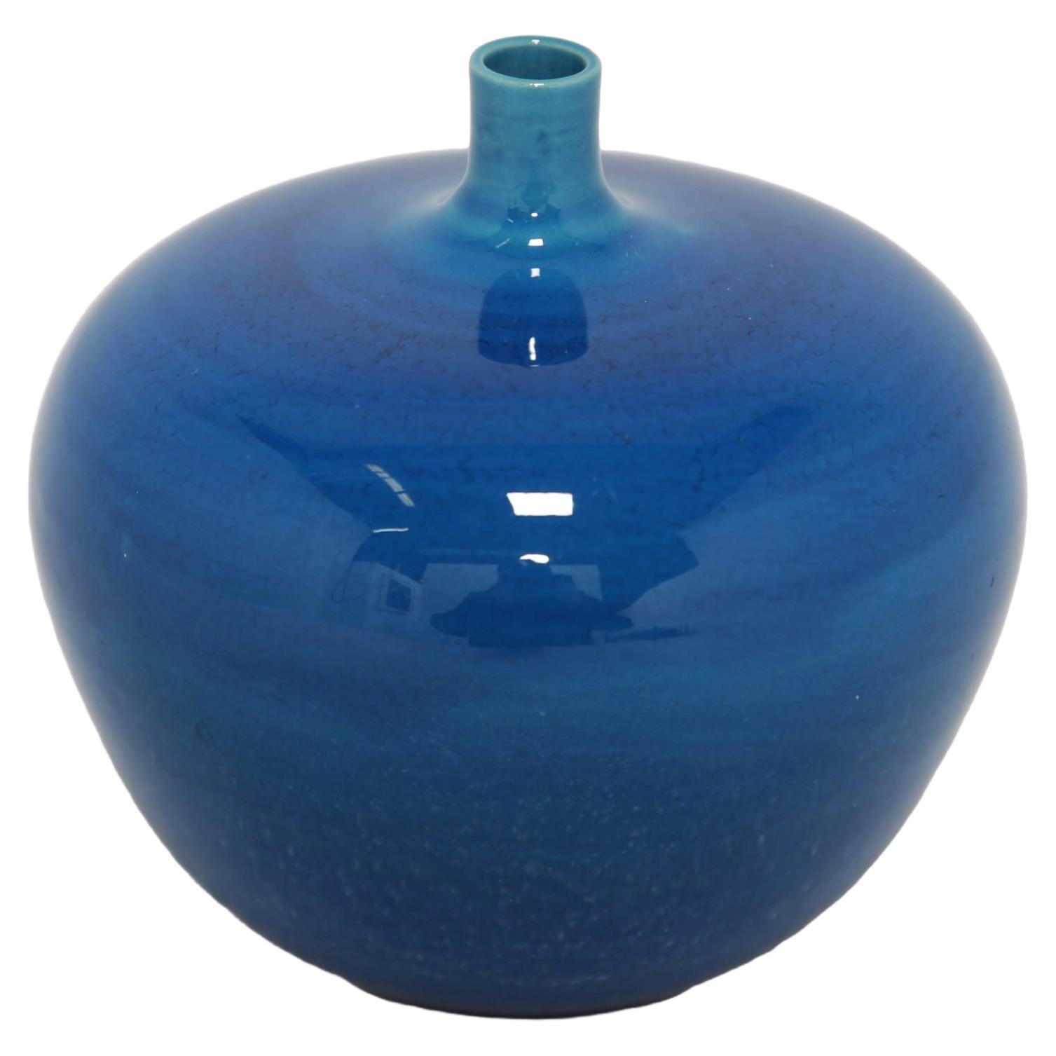 Knospenvase aus blau glasiertem Steingut von Carl Harry Stålhane, 1950er Jahre im Angebot