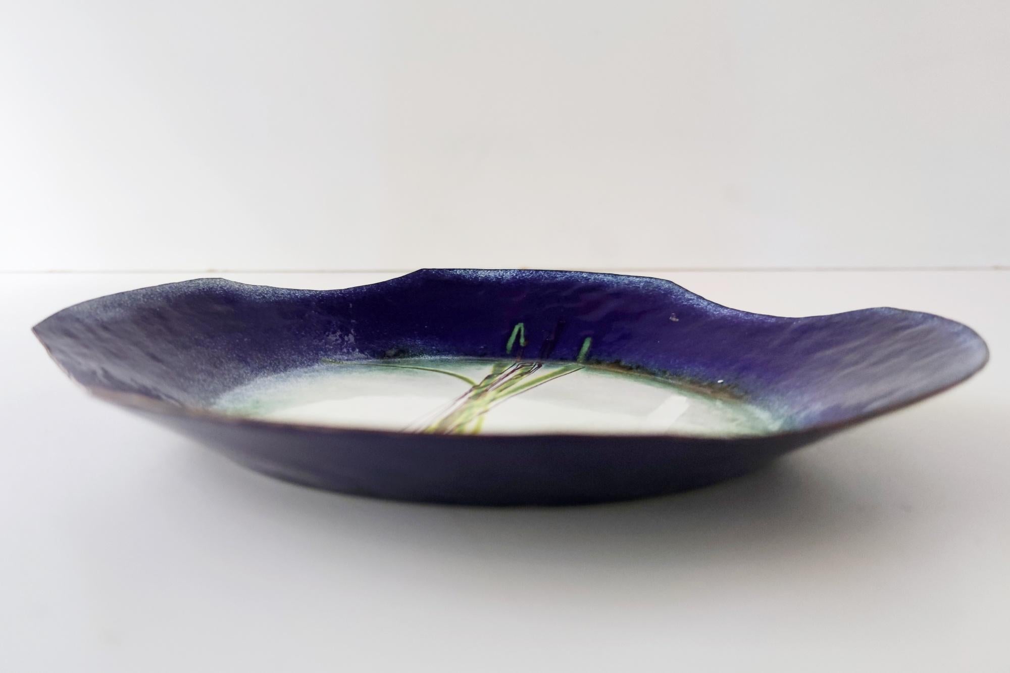Émaillé Vide-Poche vintage en cuivre bleu, vert et blanc attribué à Paolo De Poli en vente
