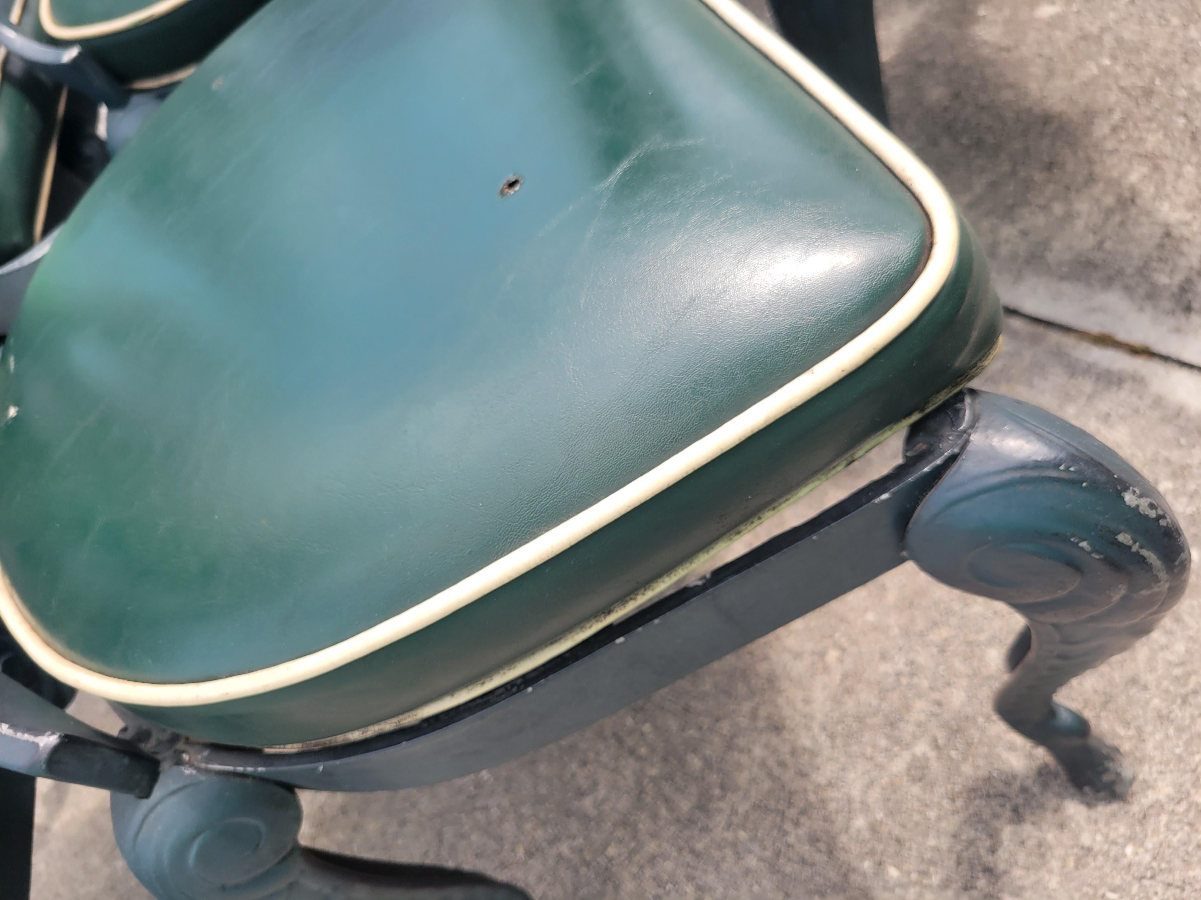 Ferronnerie Fauteuils de patio Jordan Regency vintage bleu vert fer coquillage Grotto Brown 14 en vente