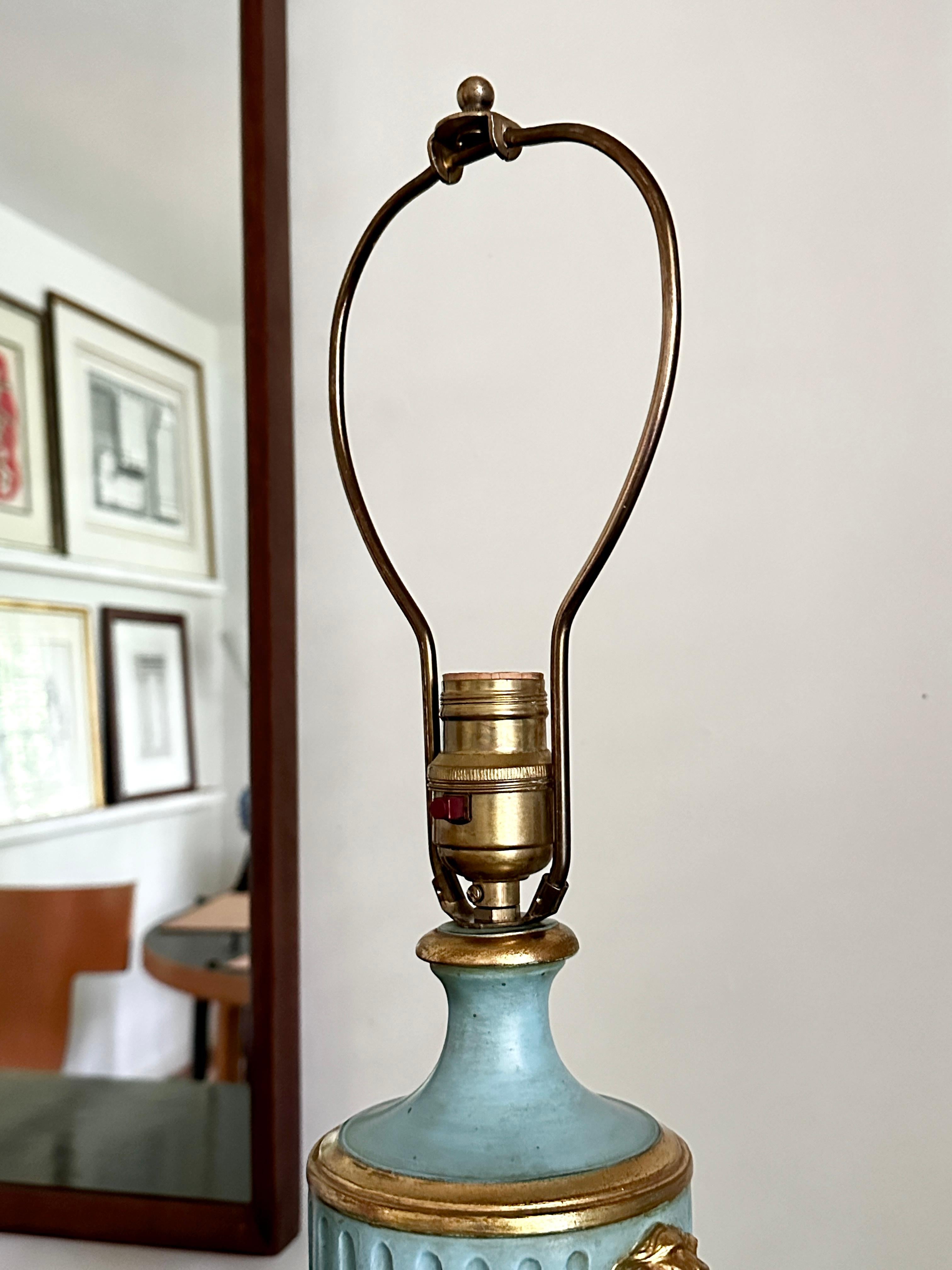 Lampada Borghese Neoclassica d'epoca blu/verde parzialmente dorata in vendita 2