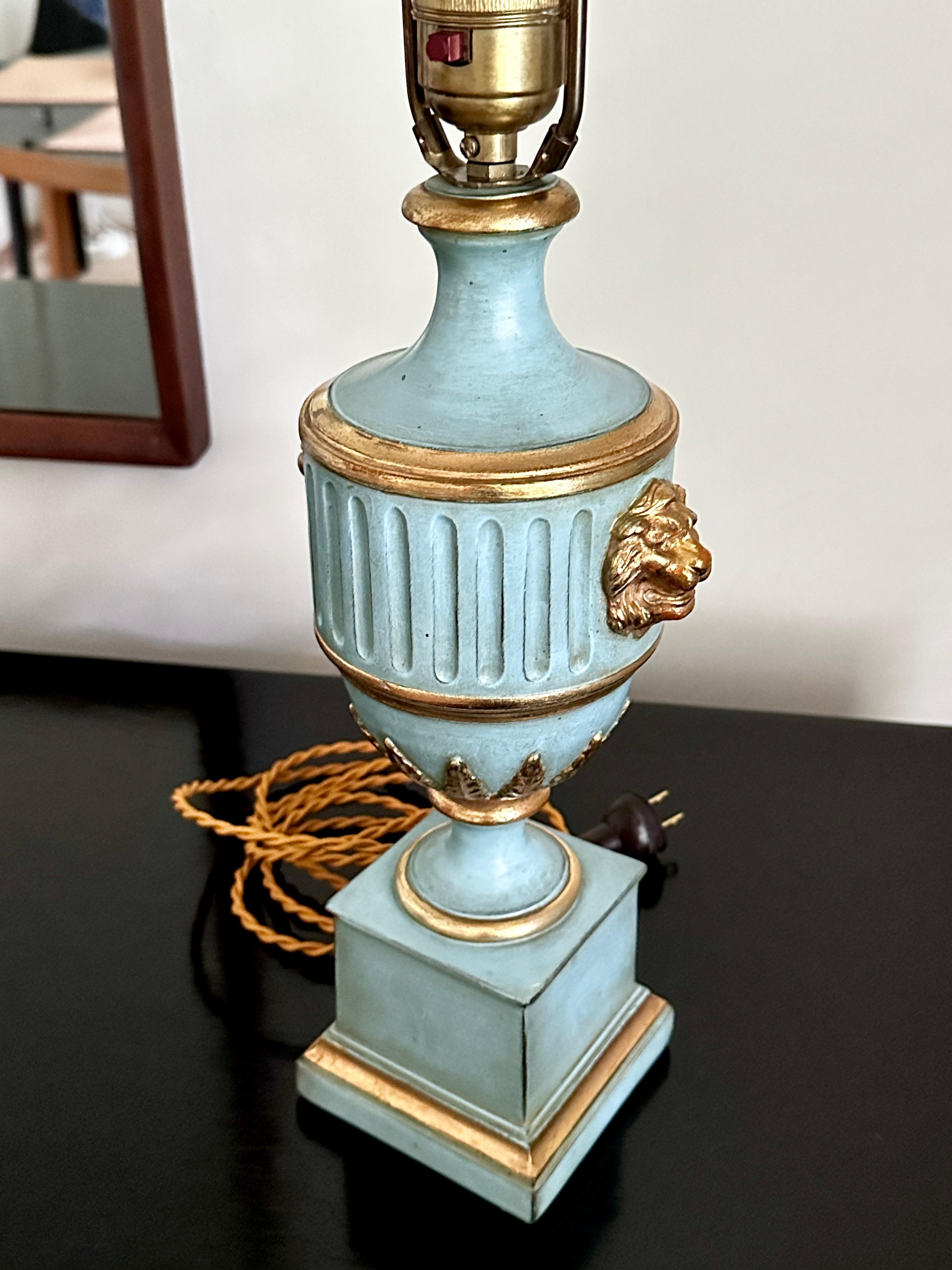 Lampada Borghese Neoclassica d'epoca blu/verde parzialmente dorata in vendita 4