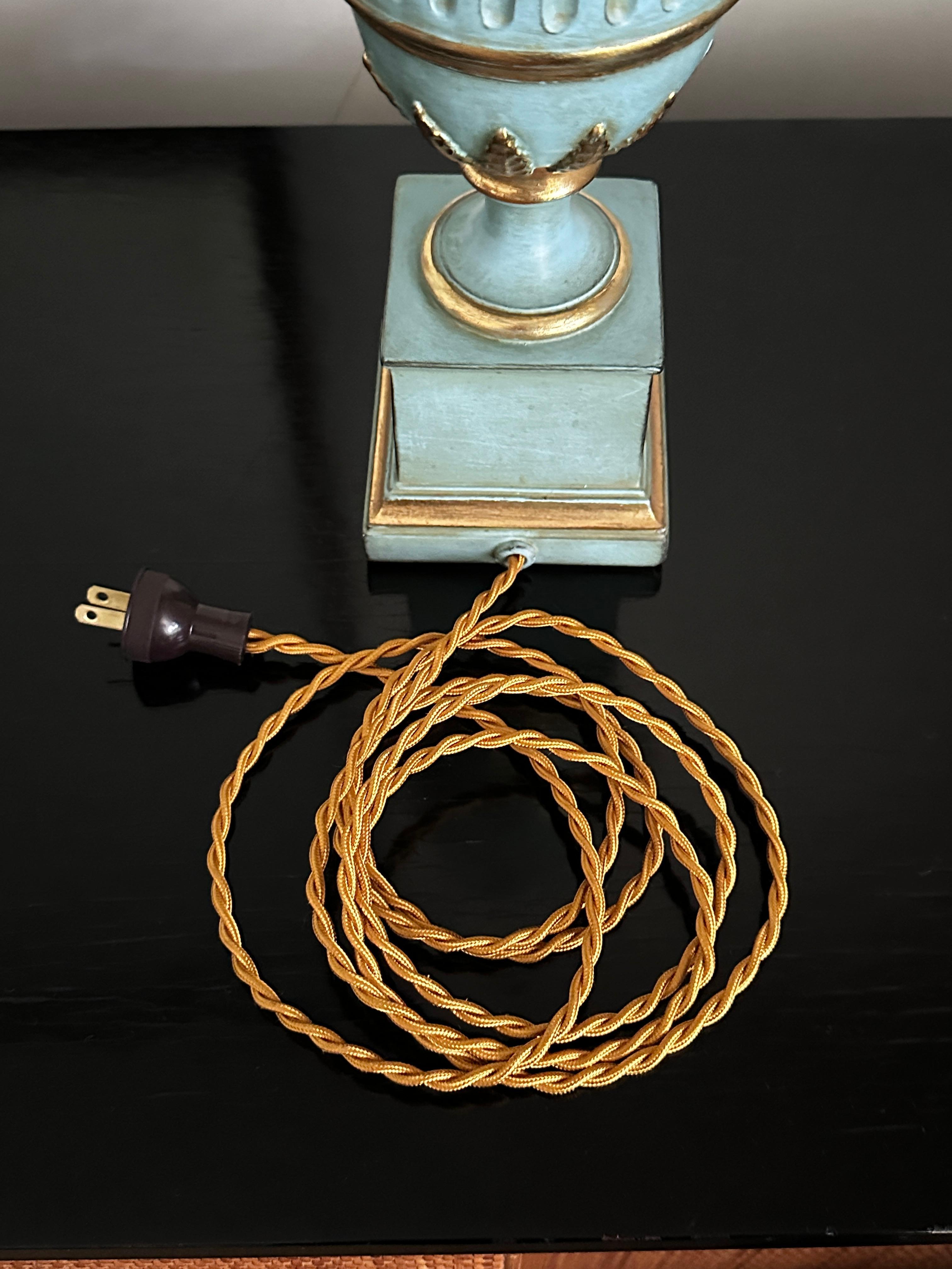 Metà XX secolo Lampada Borghese Neoclassica d'epoca blu/verde parzialmente dorata in vendita