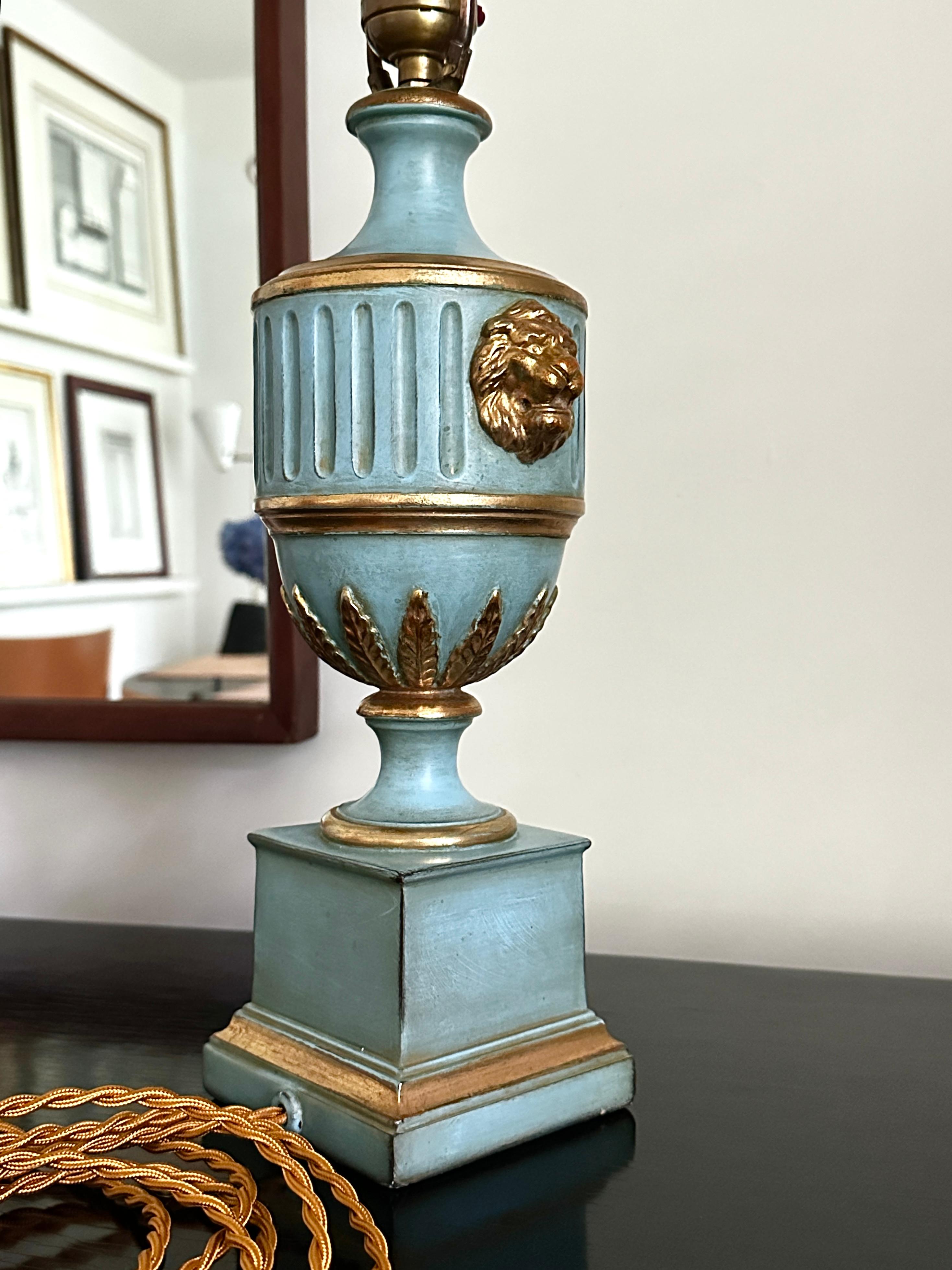 Intonaco Lampada Borghese Neoclassica d'epoca blu/verde parzialmente dorata in vendita