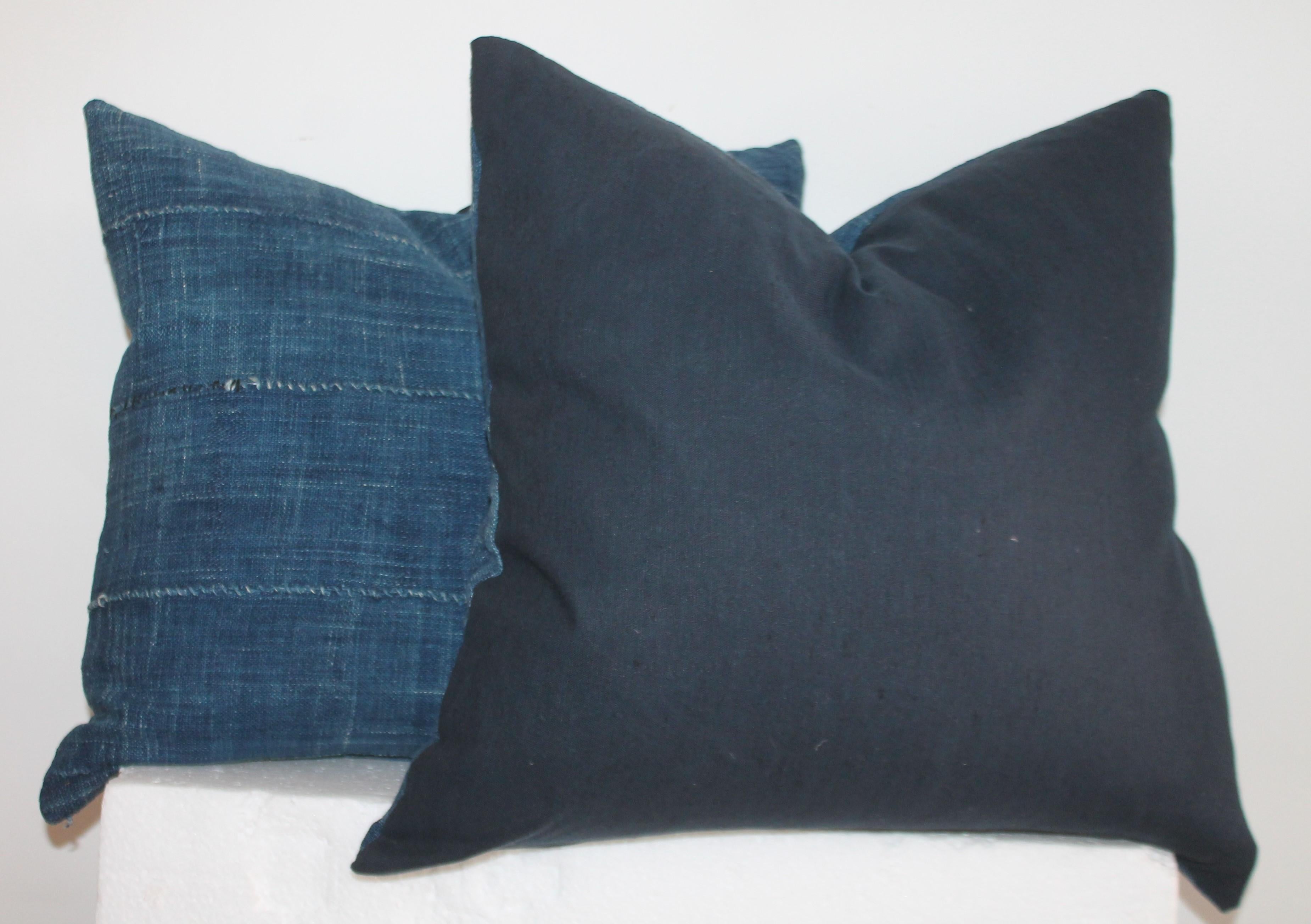Vintage Blue Homespun Linen Pillows, Pair In Good Condition In Los Angeles, CA
