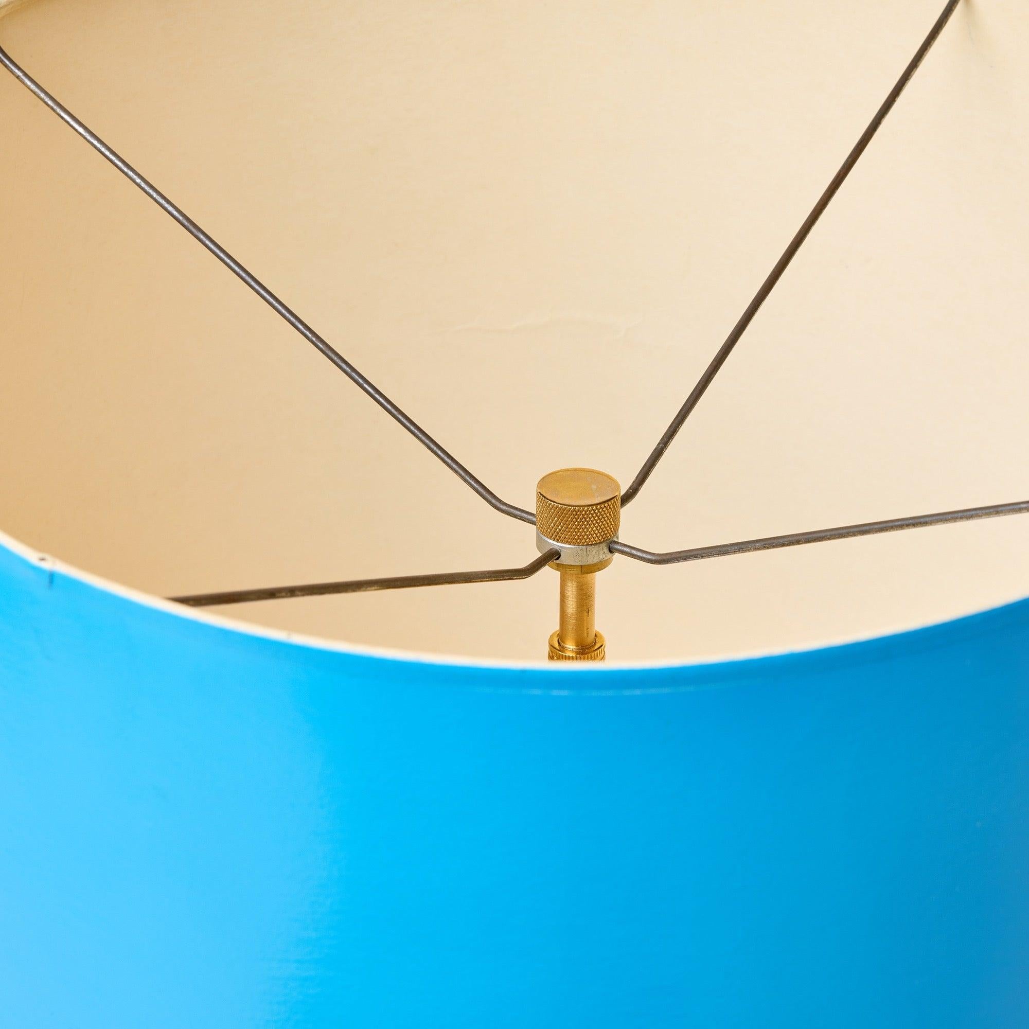 Blau lackierter Papier-Trommellampenschirm im Vintage-Stil im Zustand „Hervorragend“ im Angebot in Sagaponack, NY