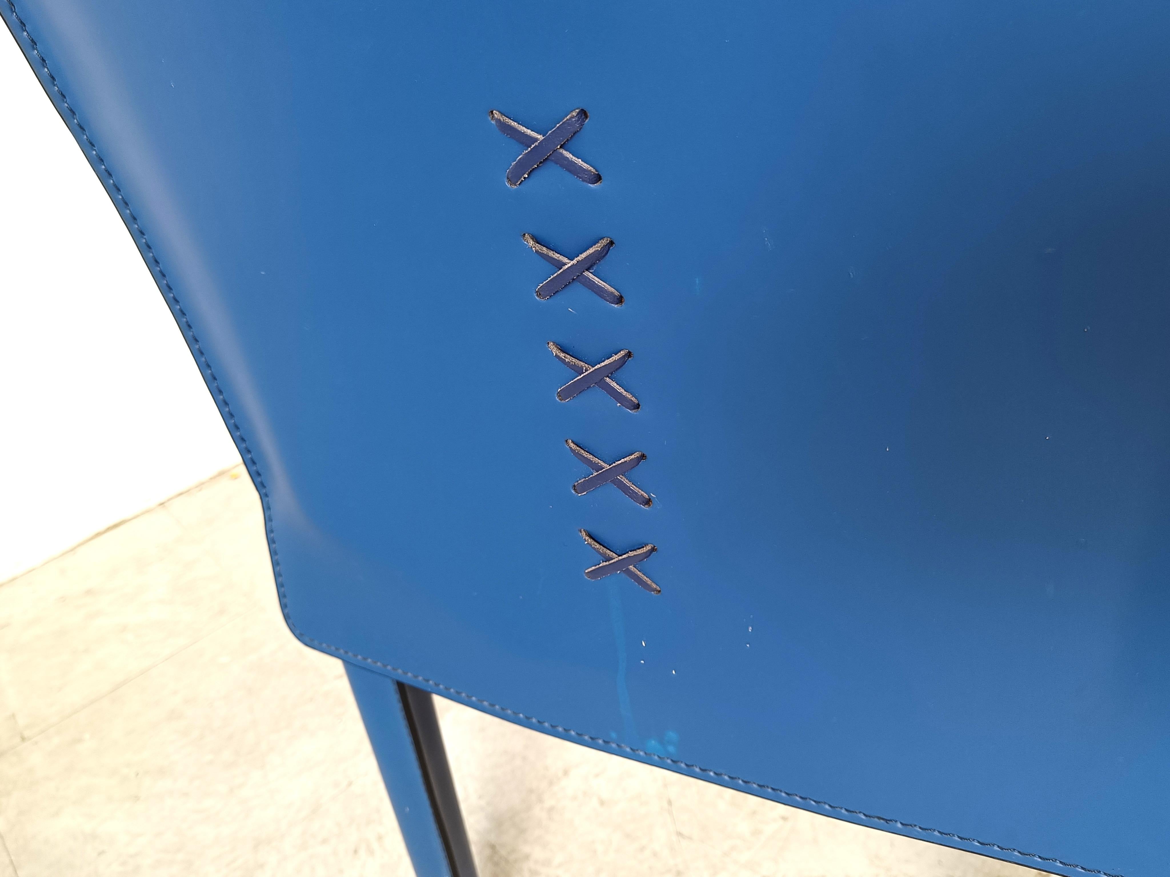 Vintage blue leather dining chairs by Arper italy, 1980s 4