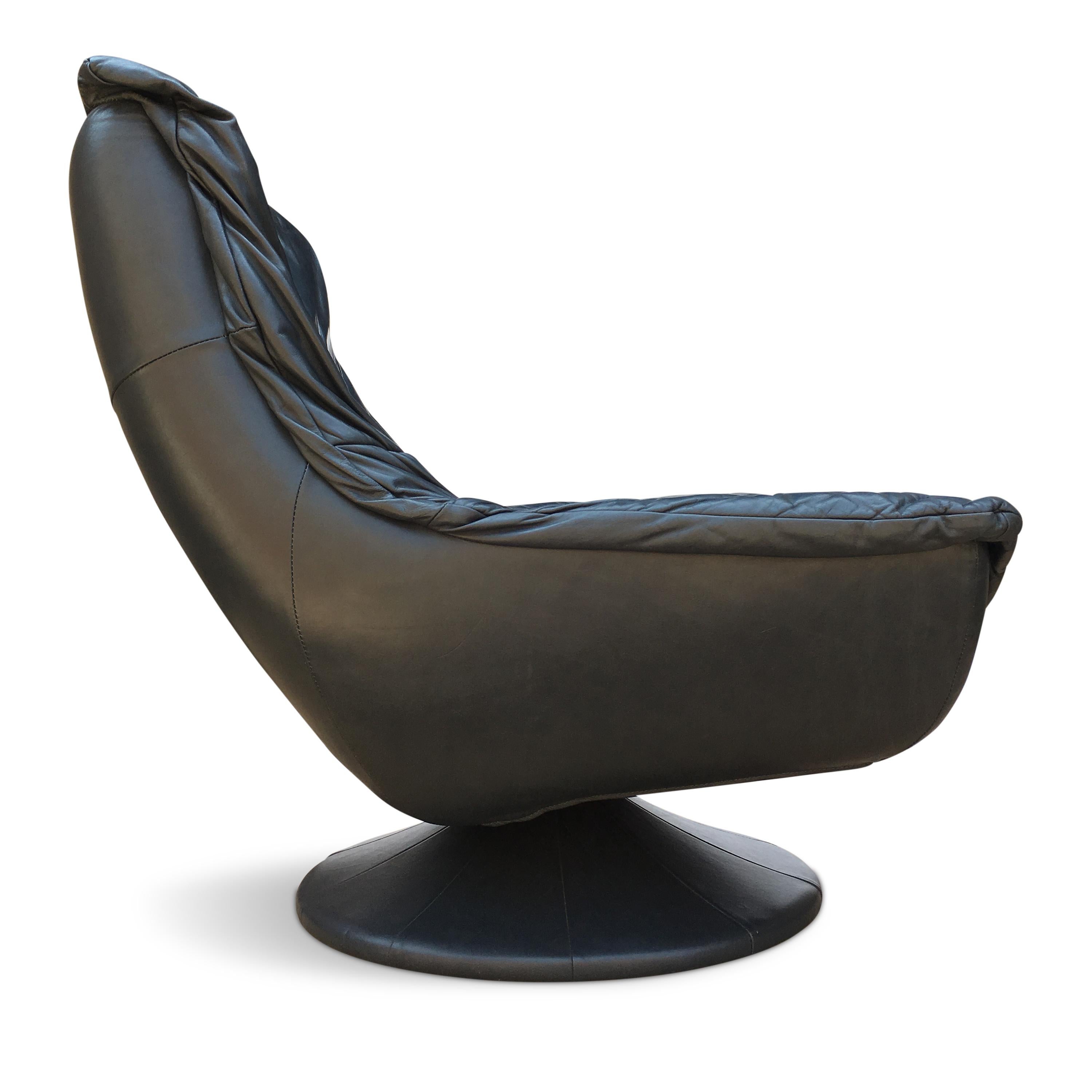 Very nice indigo blue/grey color.

Measures: Lounge chair: H 90 cm, W 85 cm, D 88 cm
Ottoman: H 40 cm, D 61 cm, W 59 cm.

 
