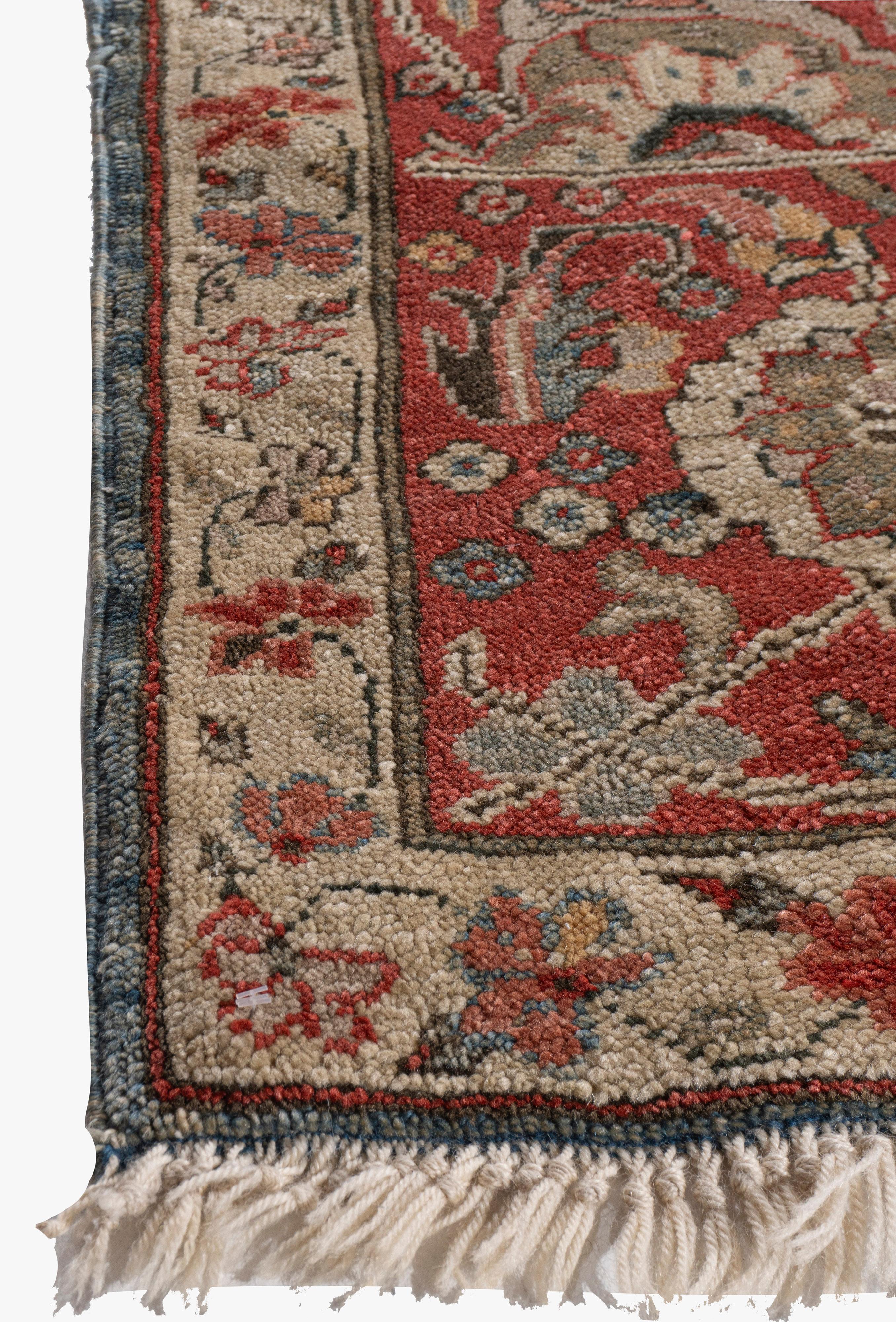 Persiano Vintage Blue Lightly Distressed Persian Sultanabad Rugs tessuto a mano in vendita