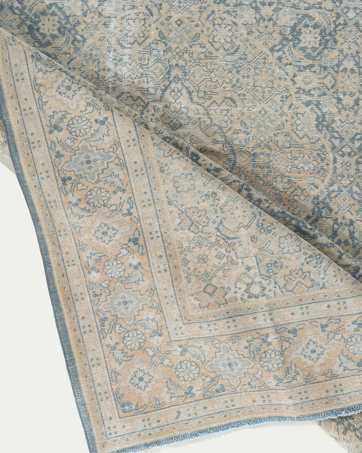 Vintage Blue Lightly Distressed Persian Tabriz Rug 7'7 x 10'8 en vente 3