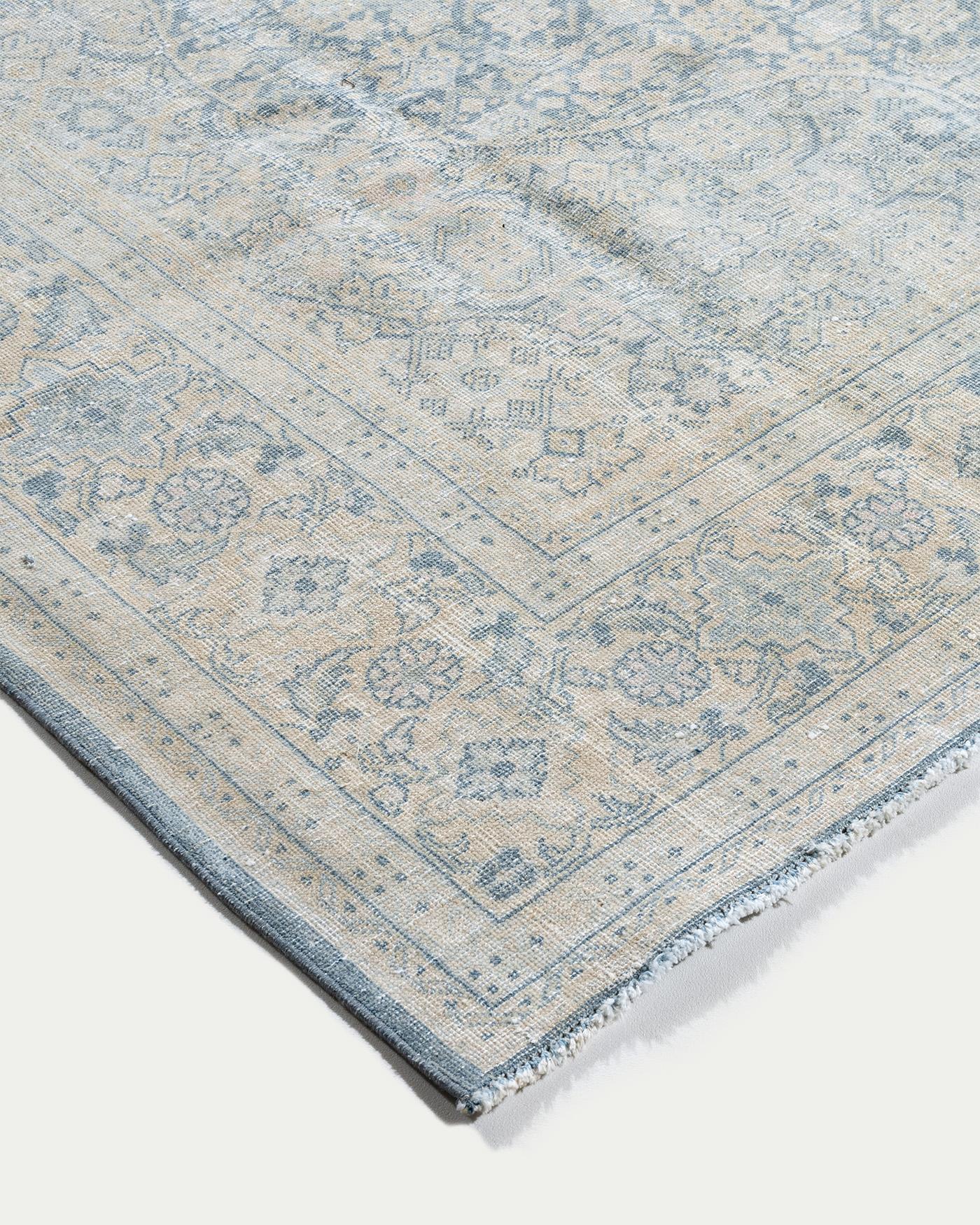 Vintage Blue Lightly Distressed Persian Tabriz Rug 7'7 x 10'8 en vente 4