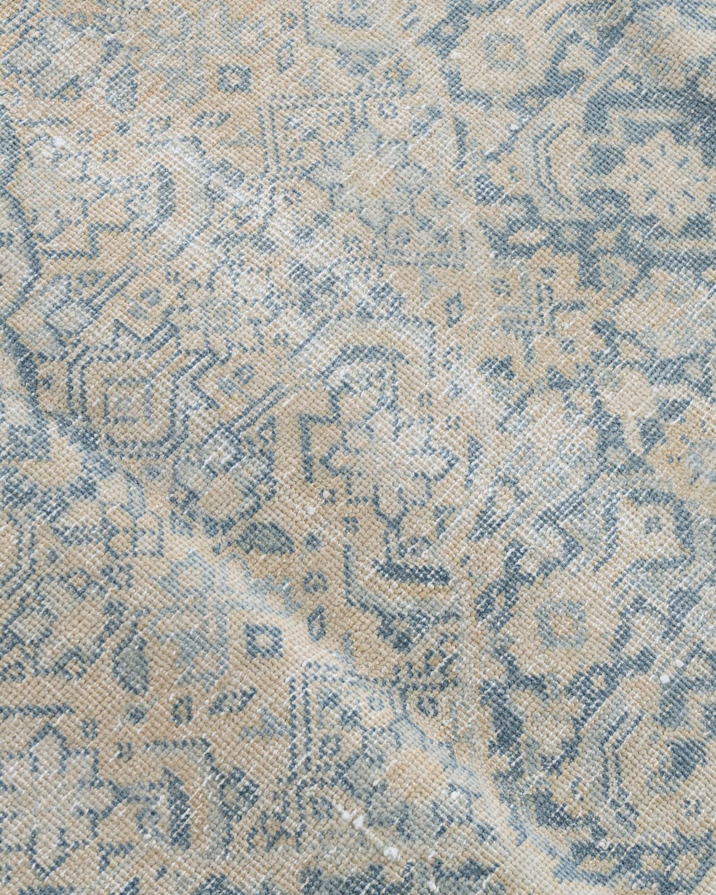 Vintage Blue Lightly Distressed Persian Tabriz Rug 7'7 x 10'8 Bon état - En vente à New York, NY