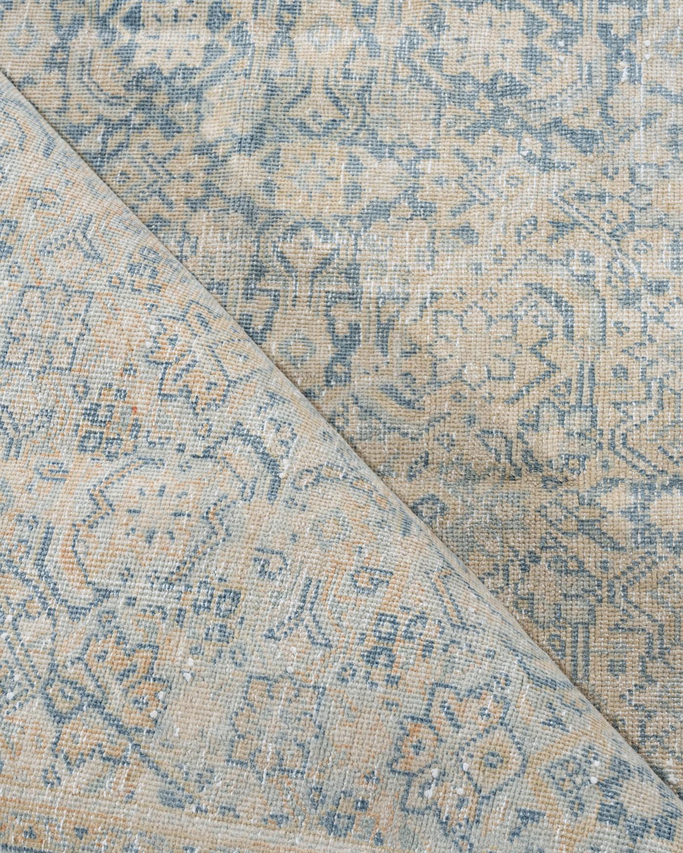 Laine Vintage Blue Lightly Distressed Persian Tabriz Rug 7'7 x 10'8 en vente