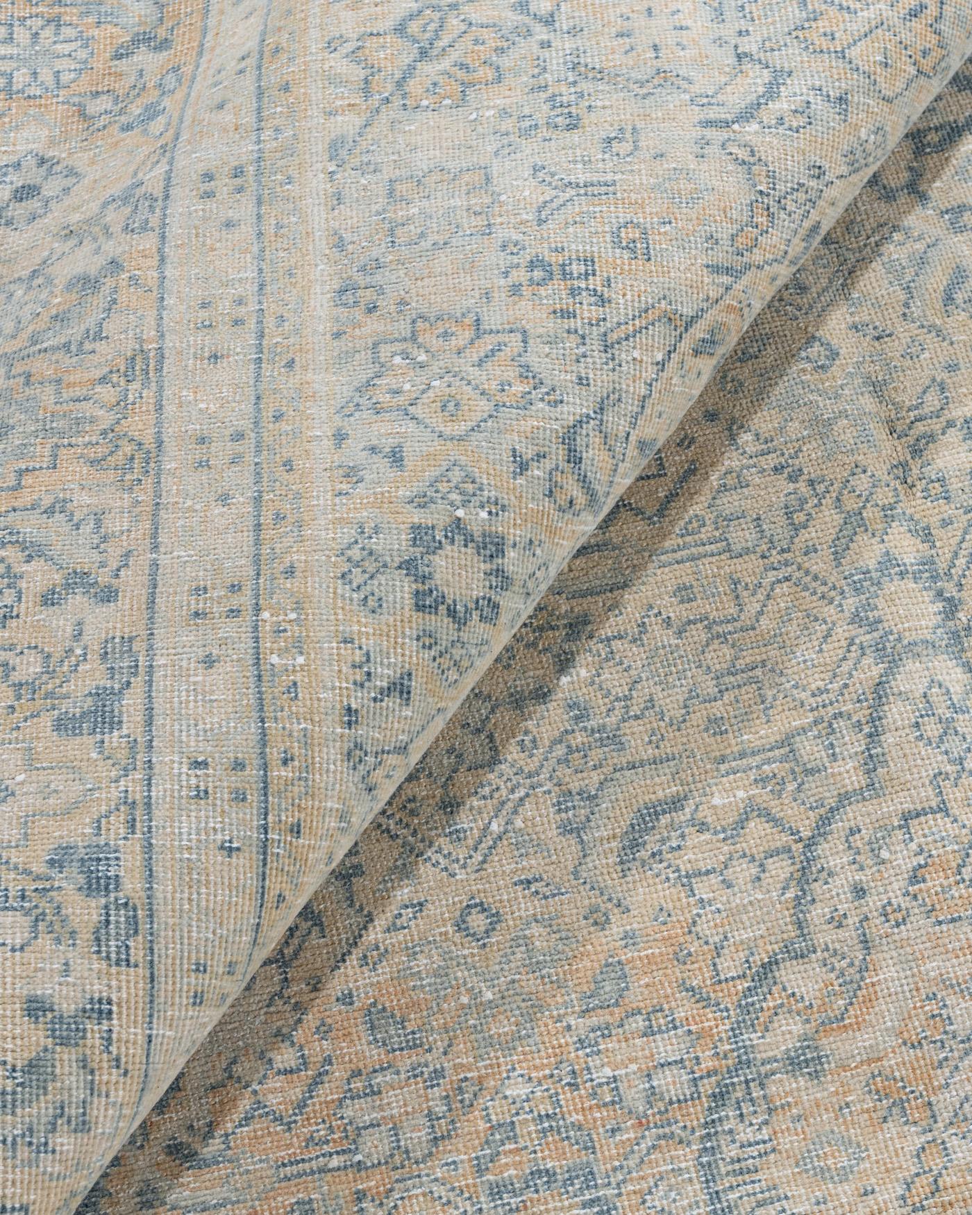 Vintage Blue Lightly Distressed Persian Tabriz Rug 7'7 x 10'8 en vente 1