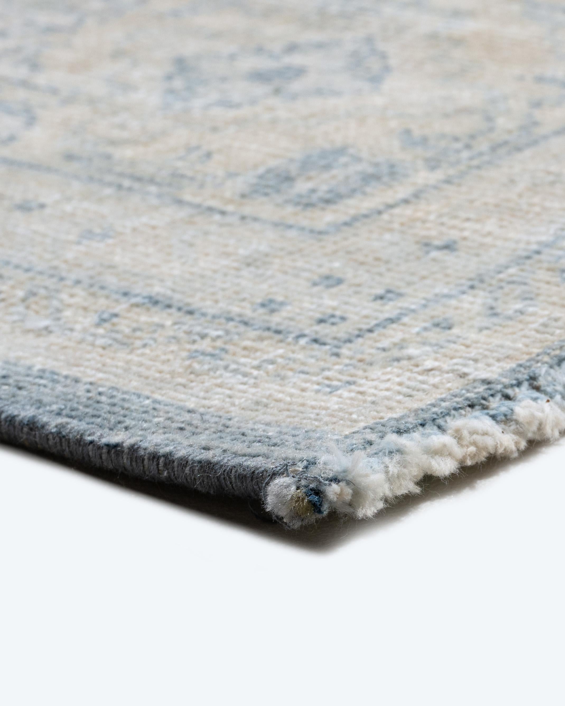 Vintage Blue Lightly Distressed Persian Tabriz Rug 7'7 x 10'8 en vente 2