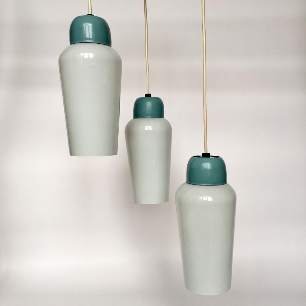 3 ceramic bulbs, blue painted metal details, steel wire tubes.

 
