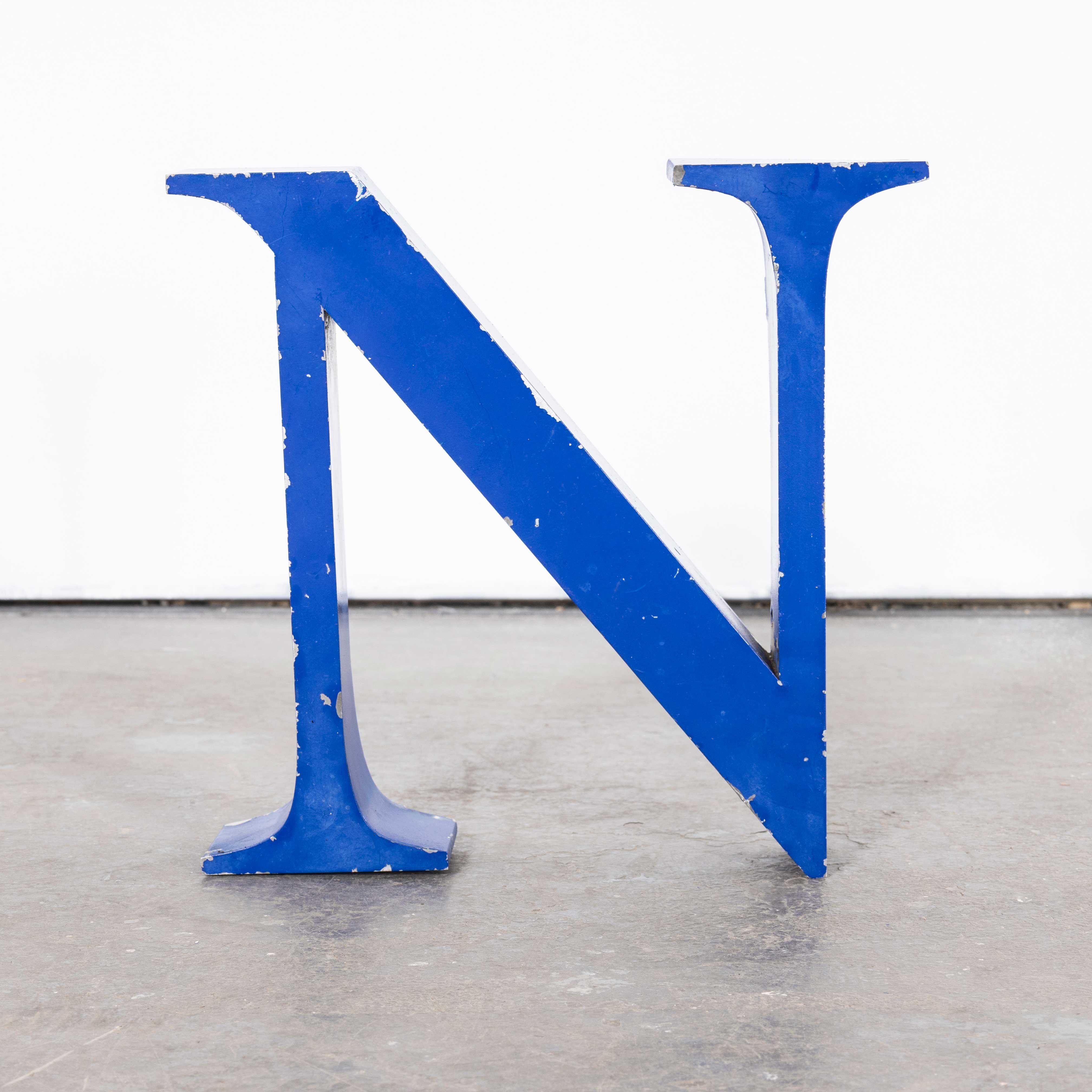 Vintage Blue Metal Letter - Medium N In Good Condition For Sale In Hook, Hampshire