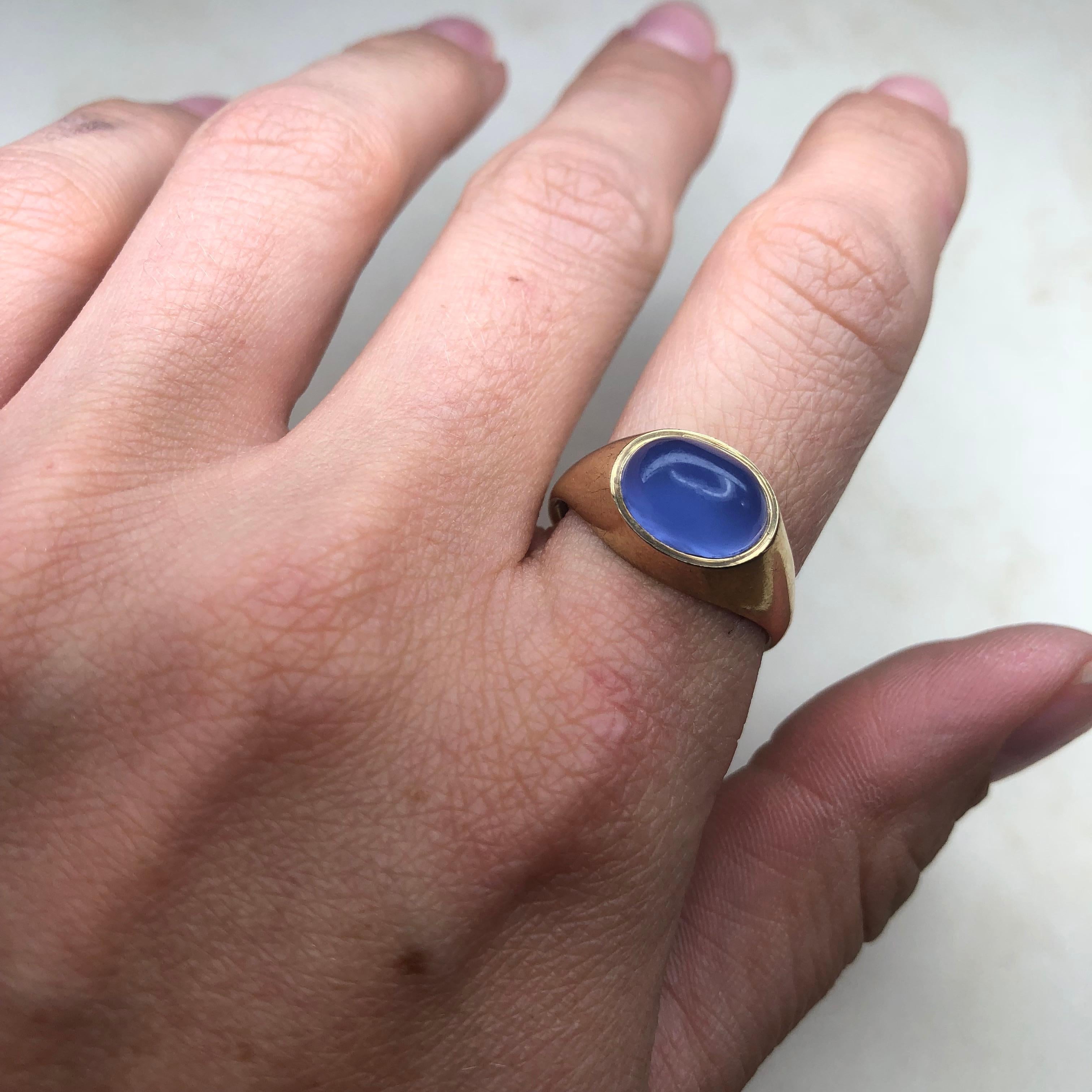 Vintage Blue Moonstone and 9 Carat Gold Signet Ring In Excellent Condition In Chipping Campden, GB