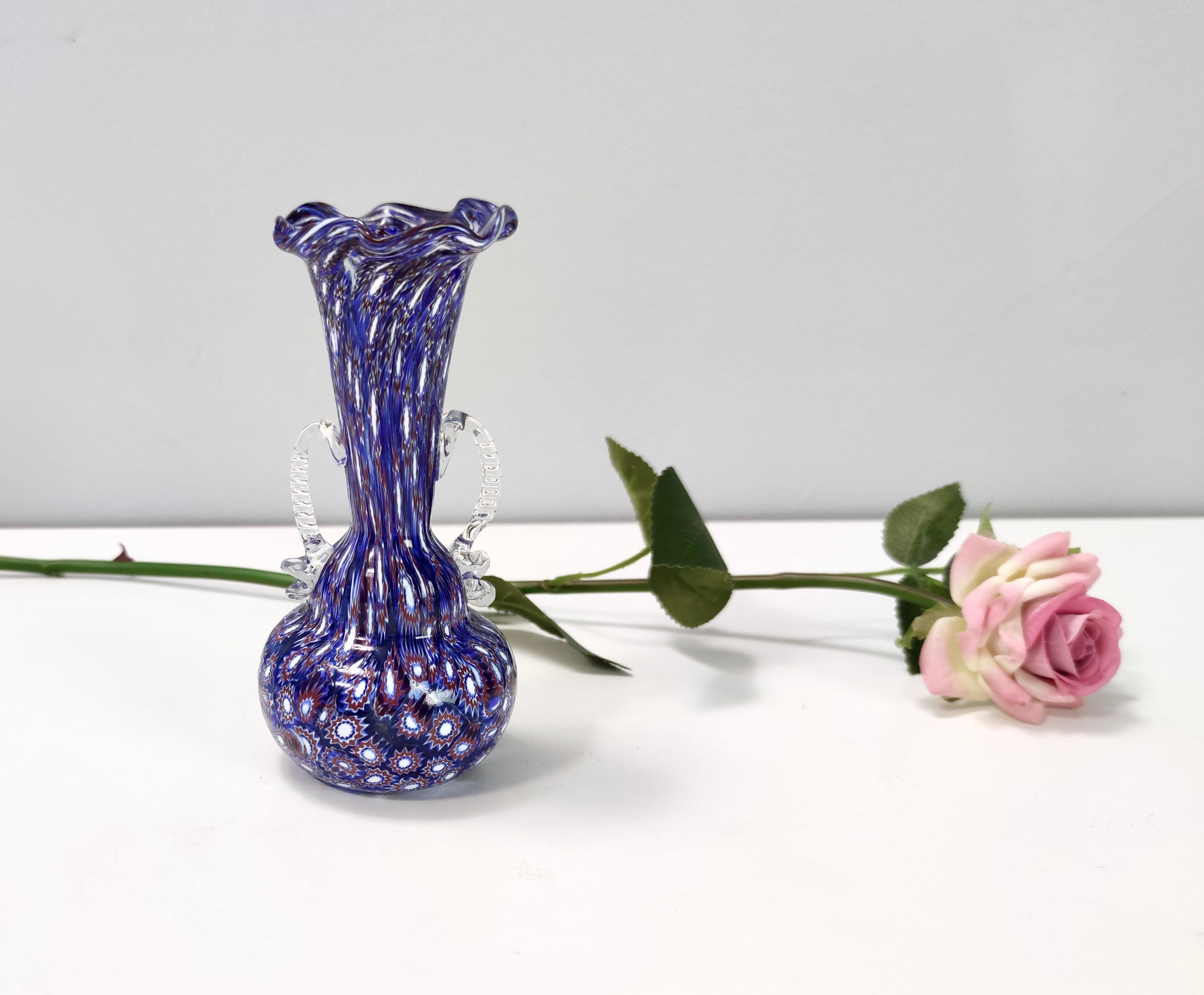 Mid-Century Modern Vase vintage en verre de Murano inscrit au Fratelli Toso avec murrines, Italie en vente