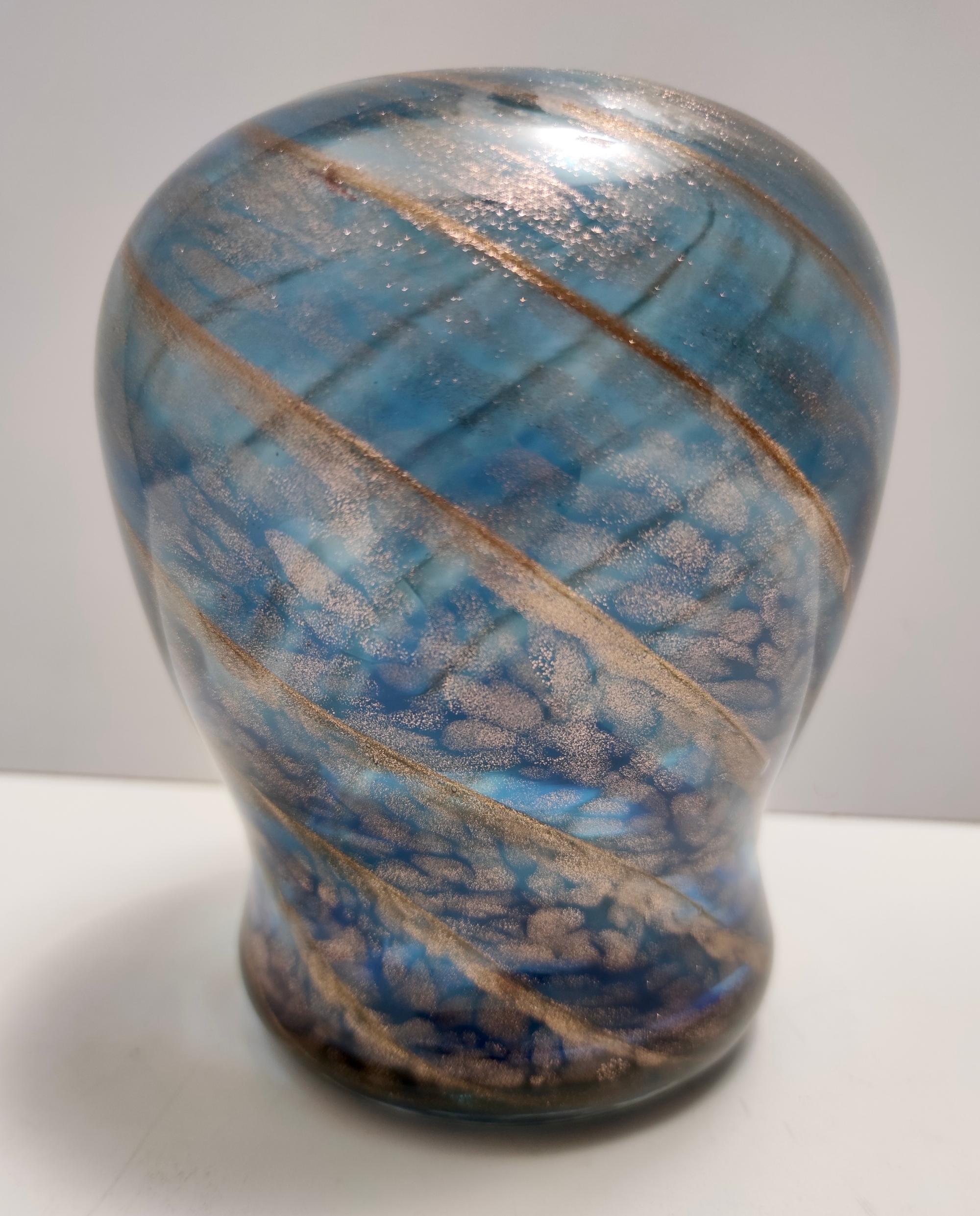 Vintage Blue Murano Glass Vase by Fratelli Toso with Bronze Aventurine In Excellent Condition For Sale In Bresso, Lombardy