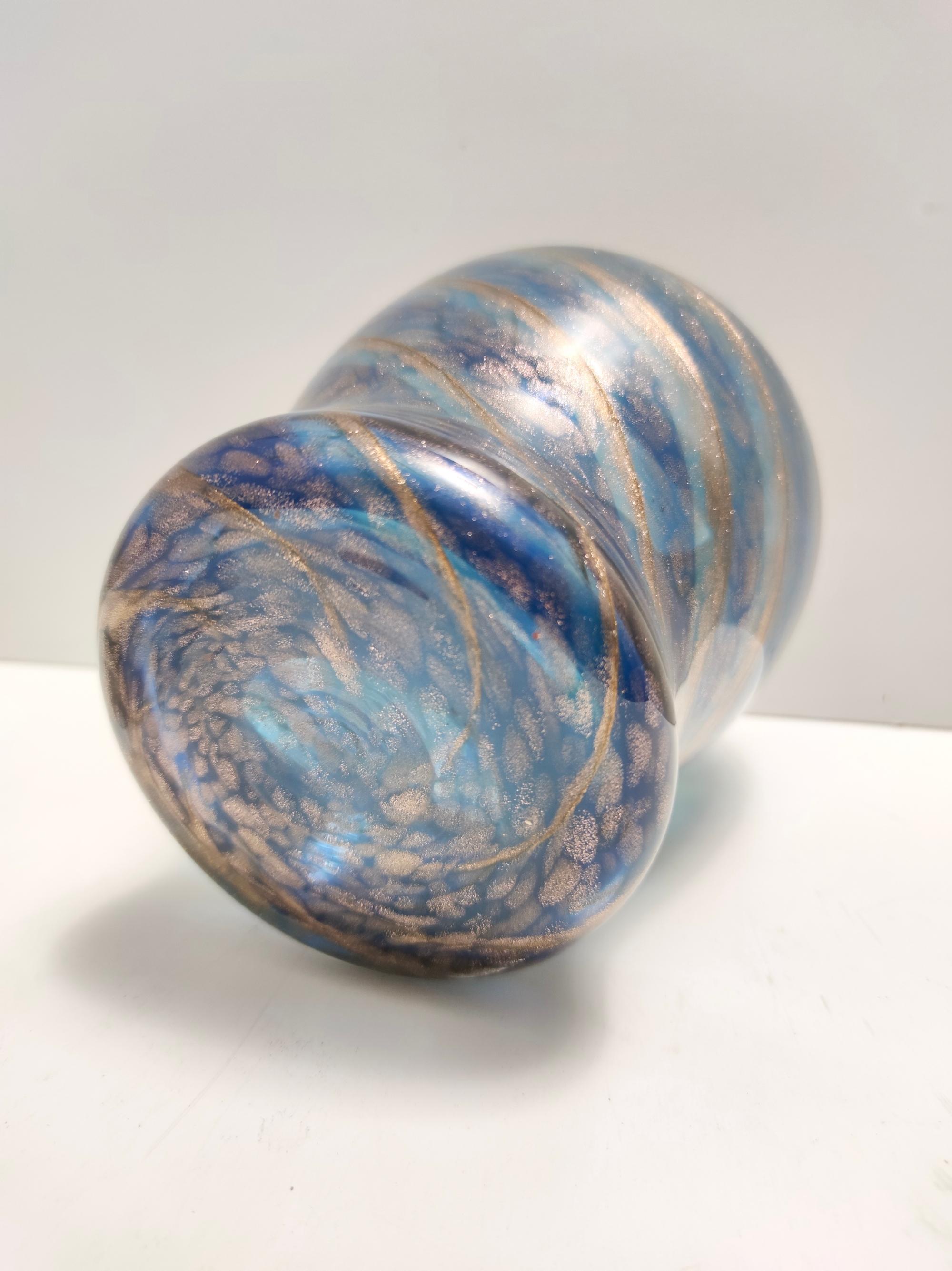 Vase aus blauem Muranoglas von Fratelli Toso mit Bronze-Aventurin im Angebot 1