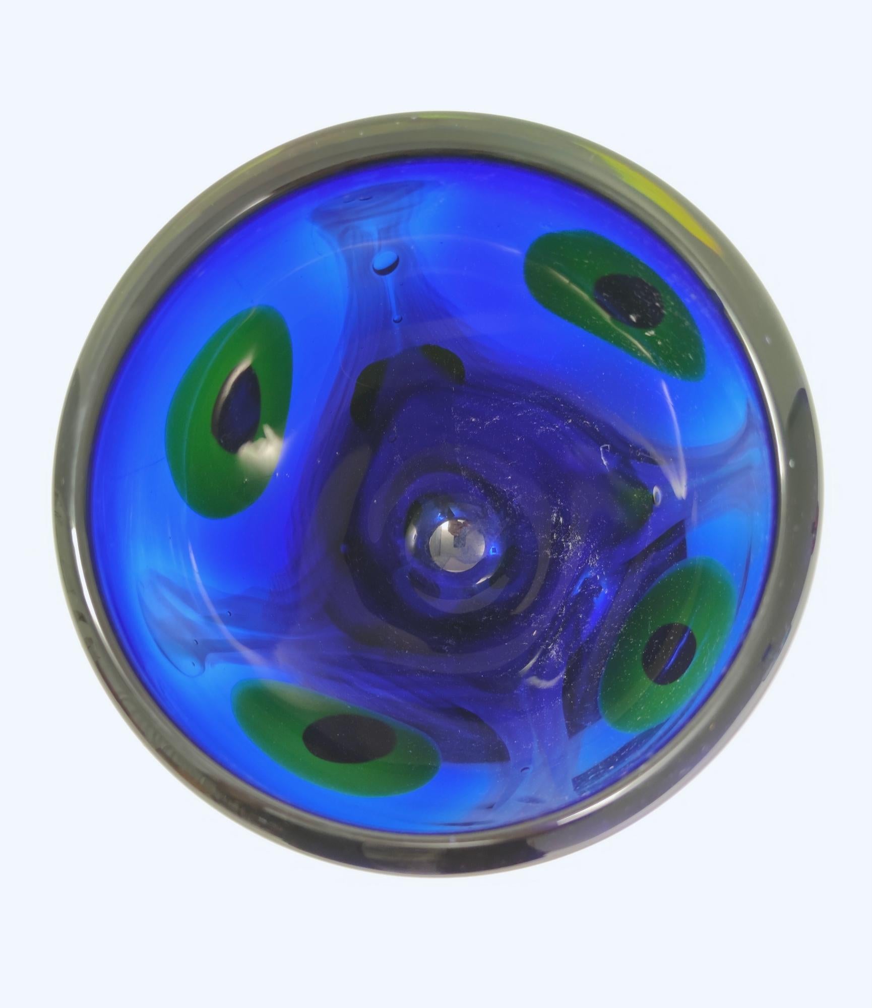 Postmodern Blue Thick Murano Glass Vase with Chartreuse and Black Spots, Italy In Excellent Condition For Sale In Bresso, Lombardy