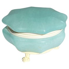 Achteckige Schmuckschatulle aus blauem Opalglas mit Krallenfüßen