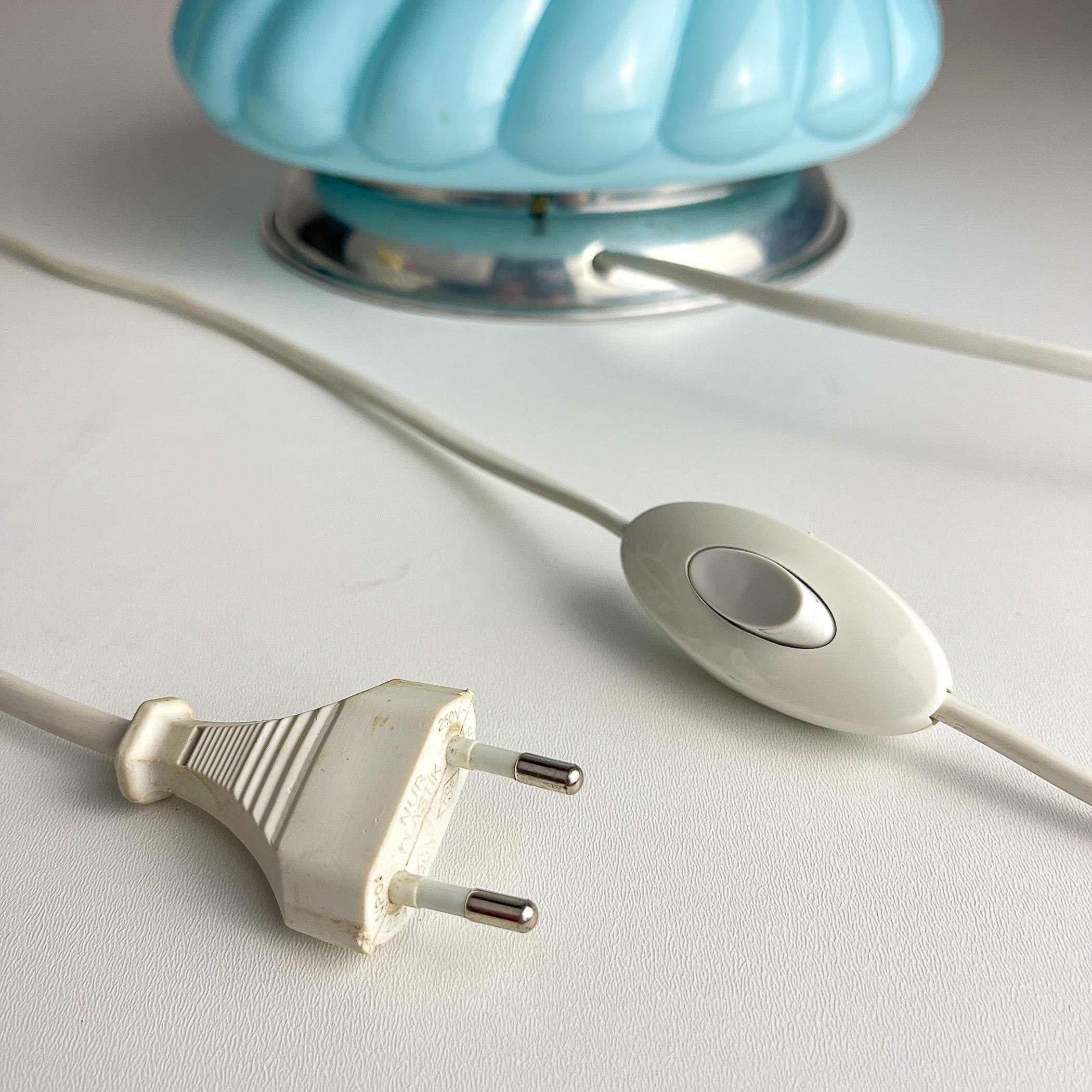 Lampe de table vintage en opaline bleue, Italie 1950s en vente 3