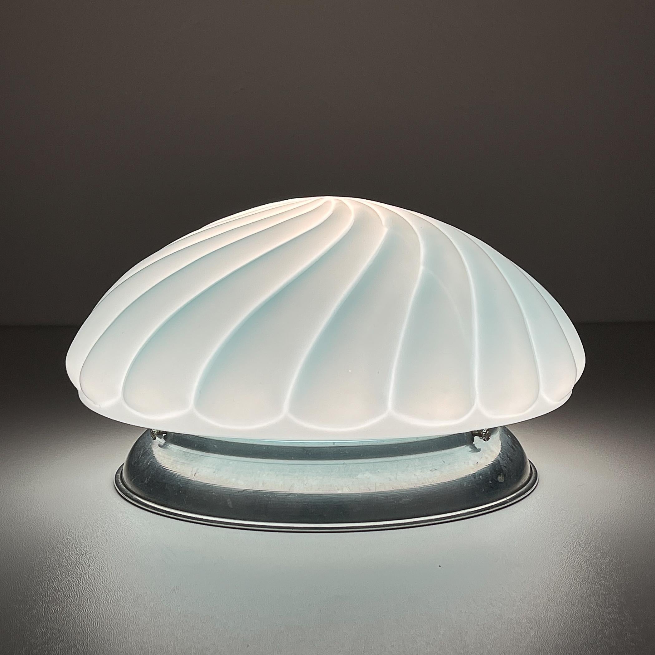 italien Lampe de table vintage en opaline bleue, Italie 1950s en vente