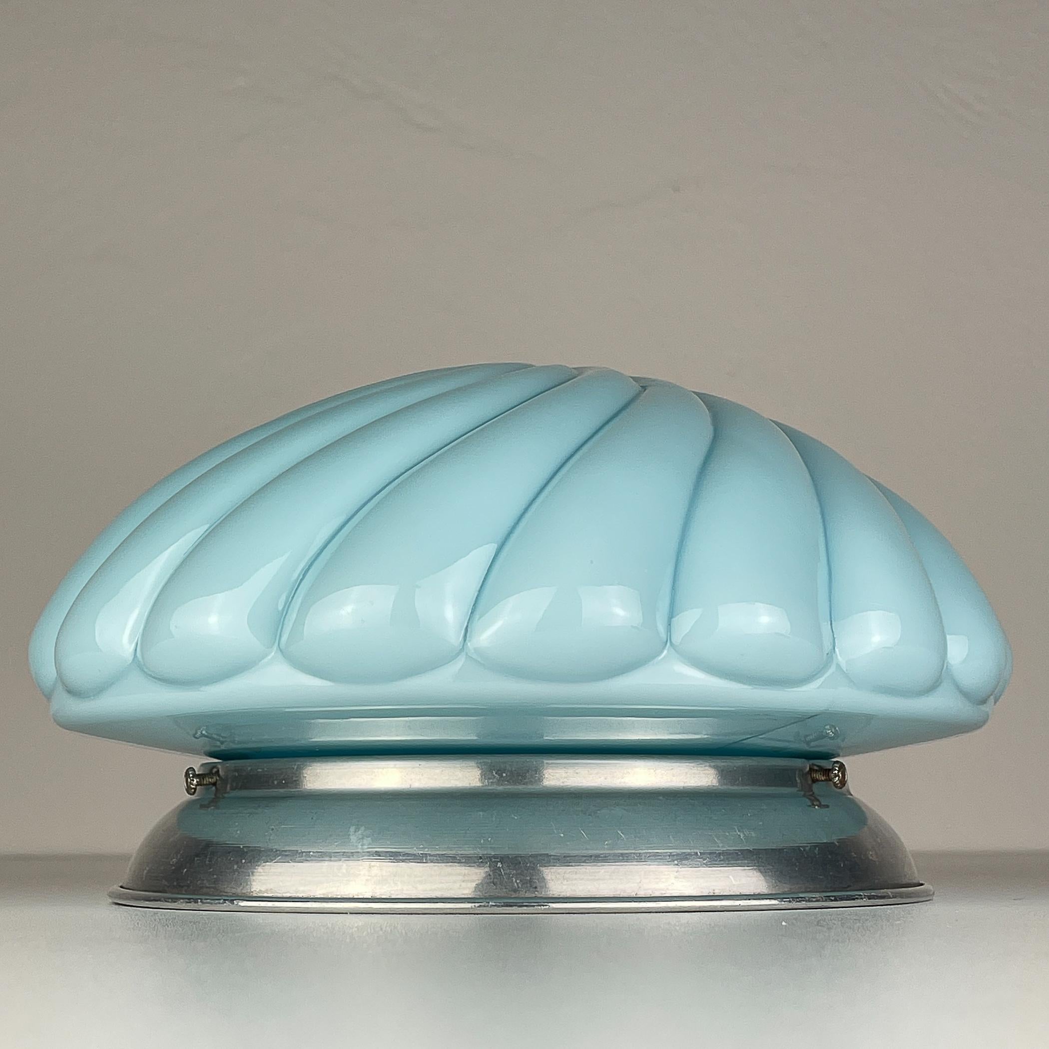 20ième siècle Lampe de table vintage en opaline bleue, Italie 1950s en vente