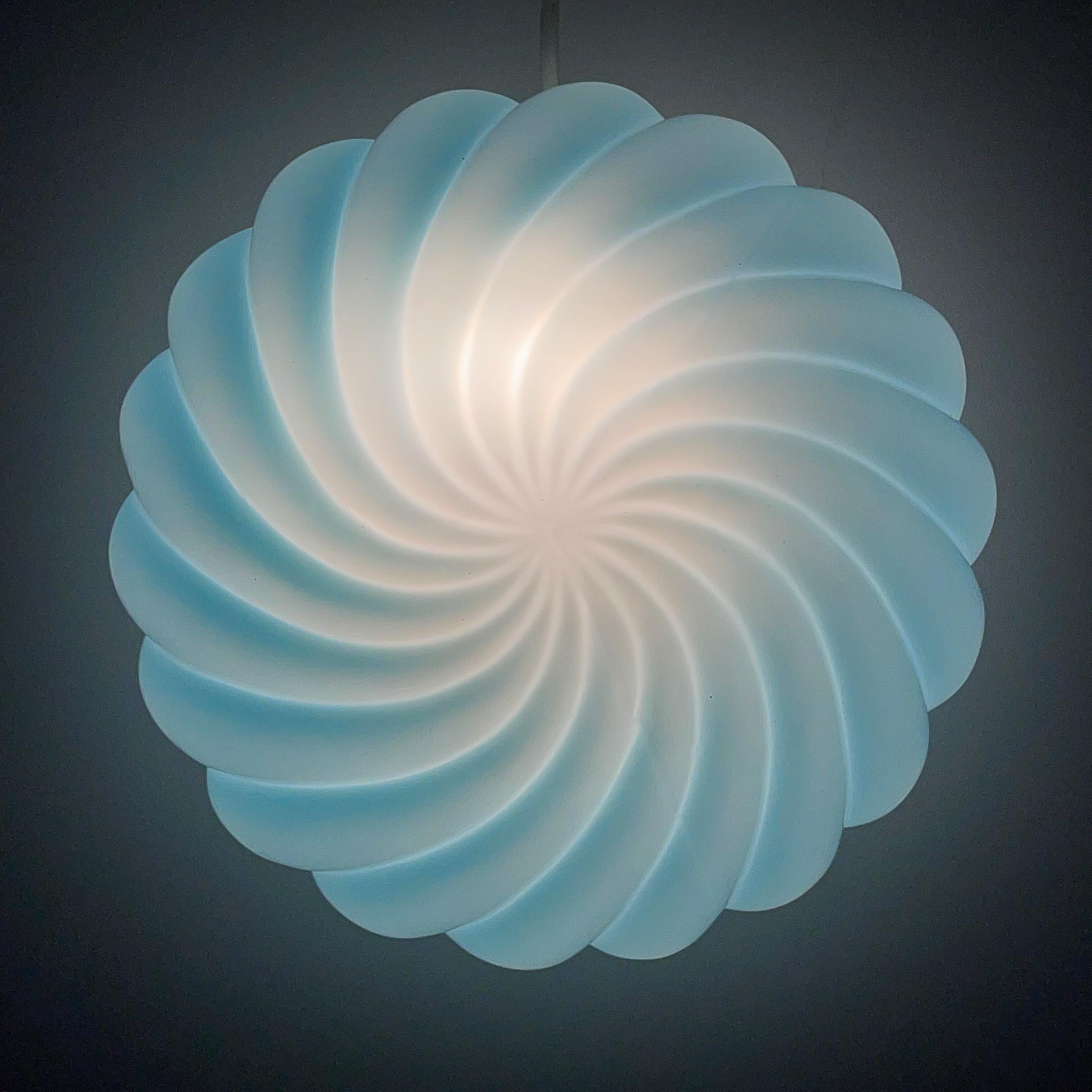 Verre opalin Lampe de table vintage en opaline bleue, Italie 1950s en vente