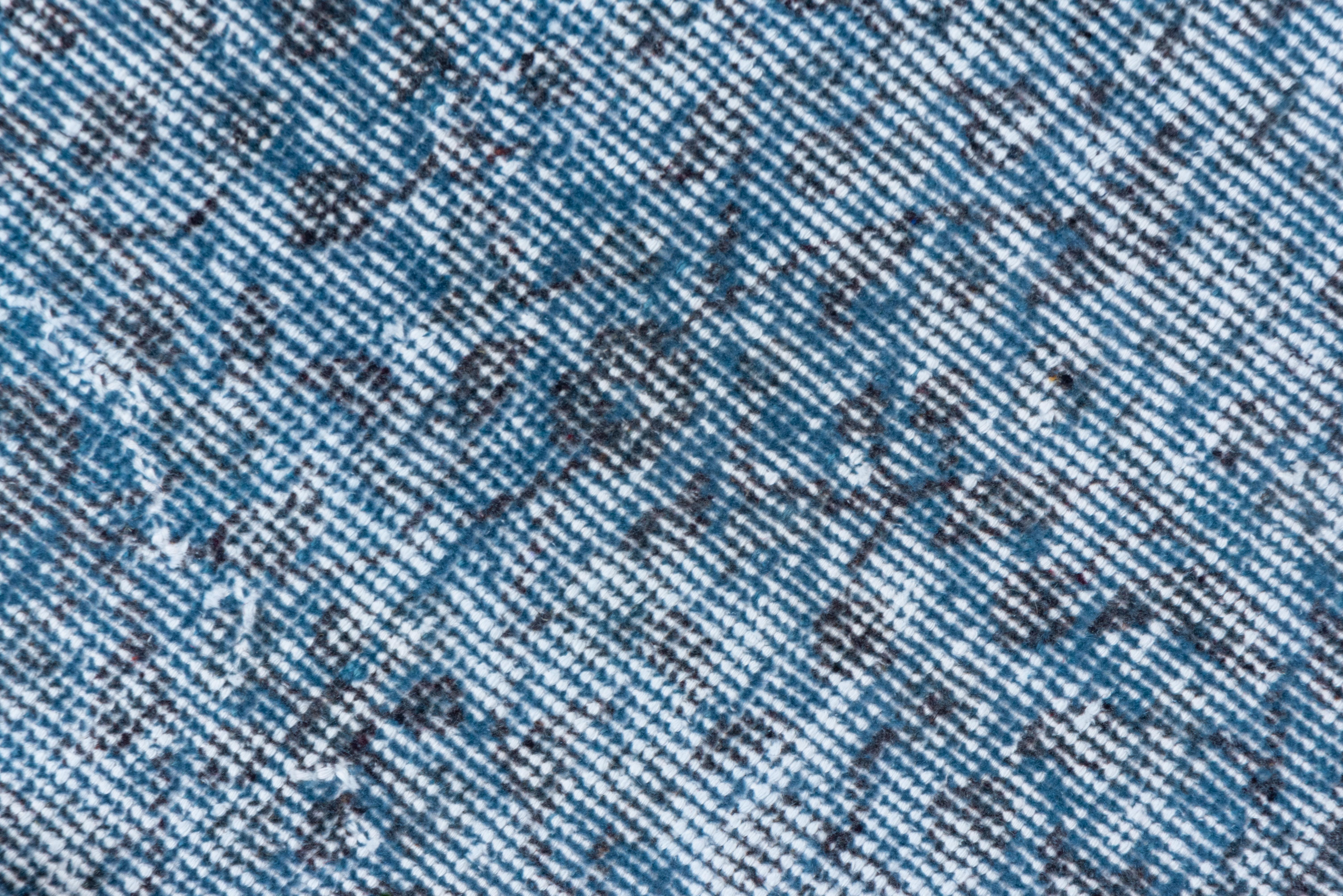 Blauer überzogener blauer Teppich im Shabby-Chic-Stil (Türkisch) im Angebot