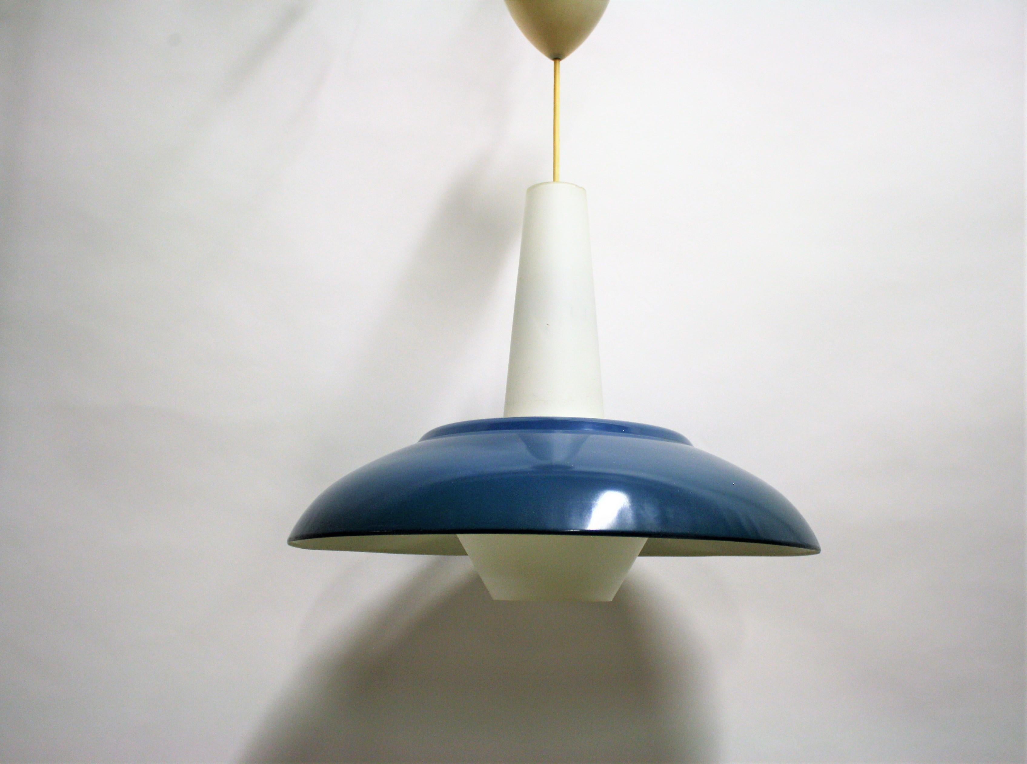 Midcentury pendant light by Philips.

It has a blue metal shade with a milk glass centrepiece emitting a beautiful warm light.

Full original condition, labelled in the ceiling cap and in the lamp shade.

Tested and ready to use. Works with a