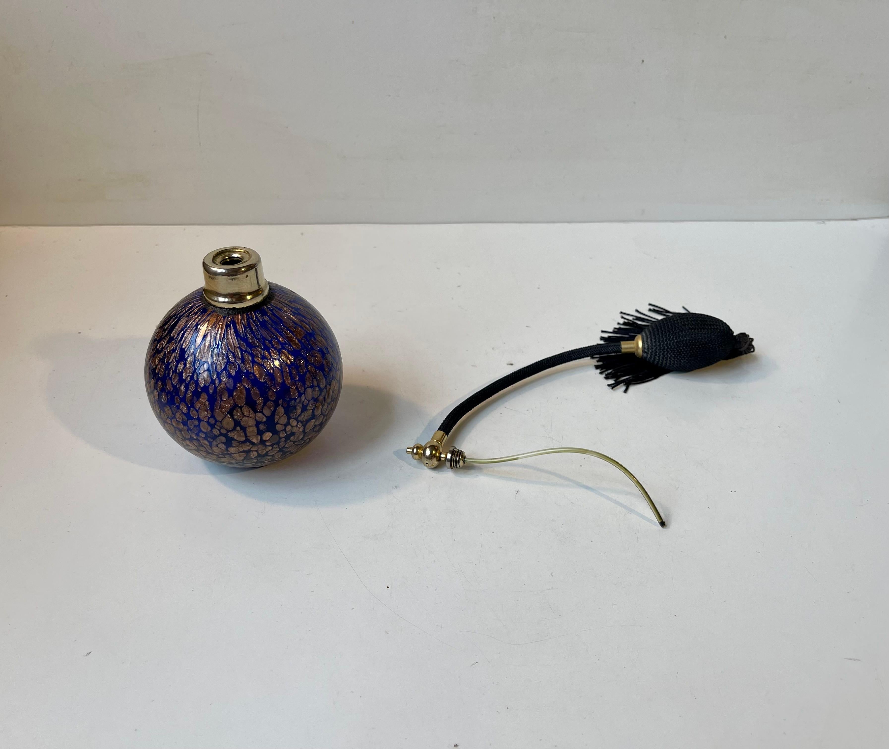 Vintage Blue Perfume Flacon Bottle with Gold flecks In Good Condition For Sale In Esbjerg, DK