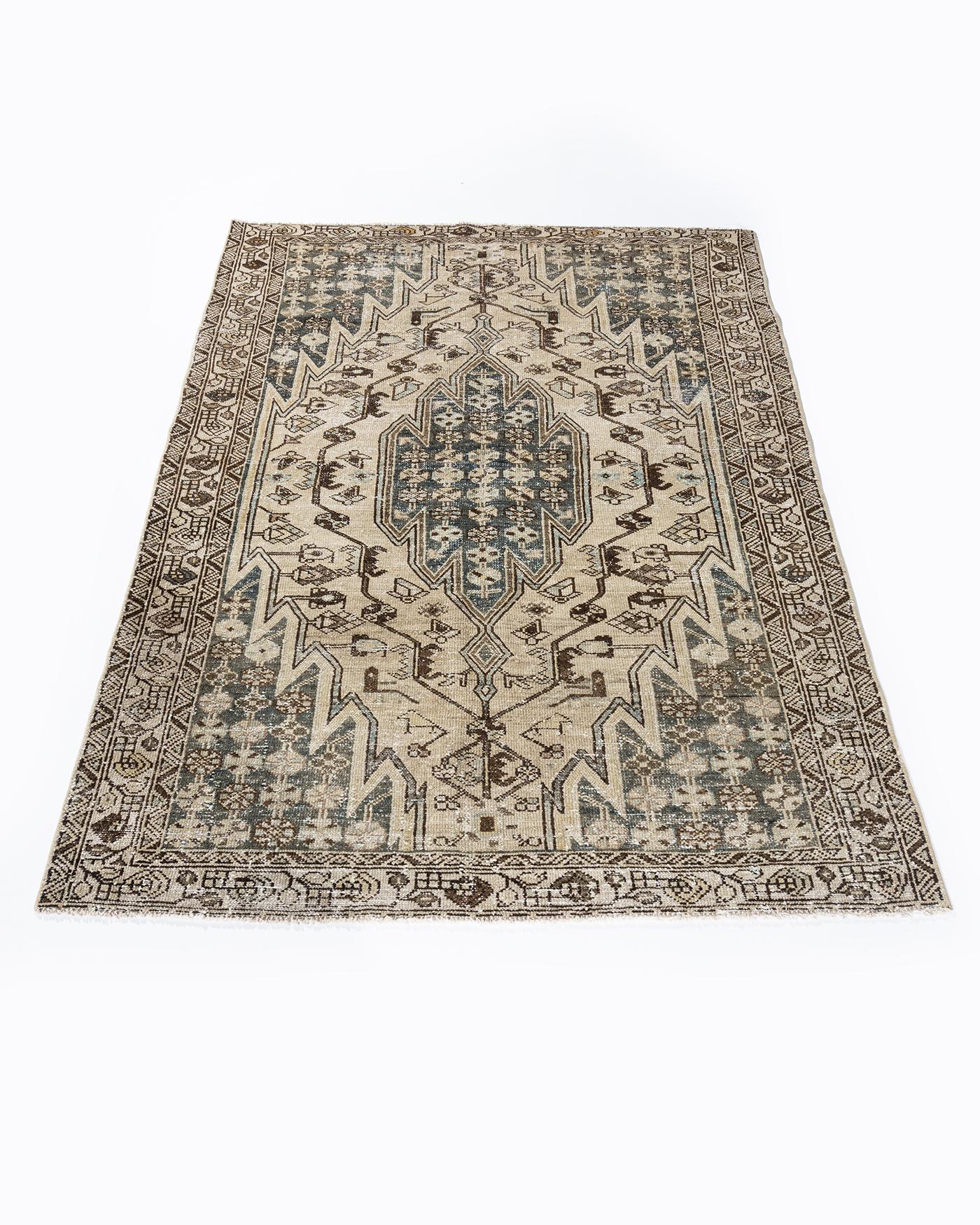 Tappeto Mazlagan blu vintage, persiano, con segni di invecchiamento, 4'5 x 6'3 in vendita 7