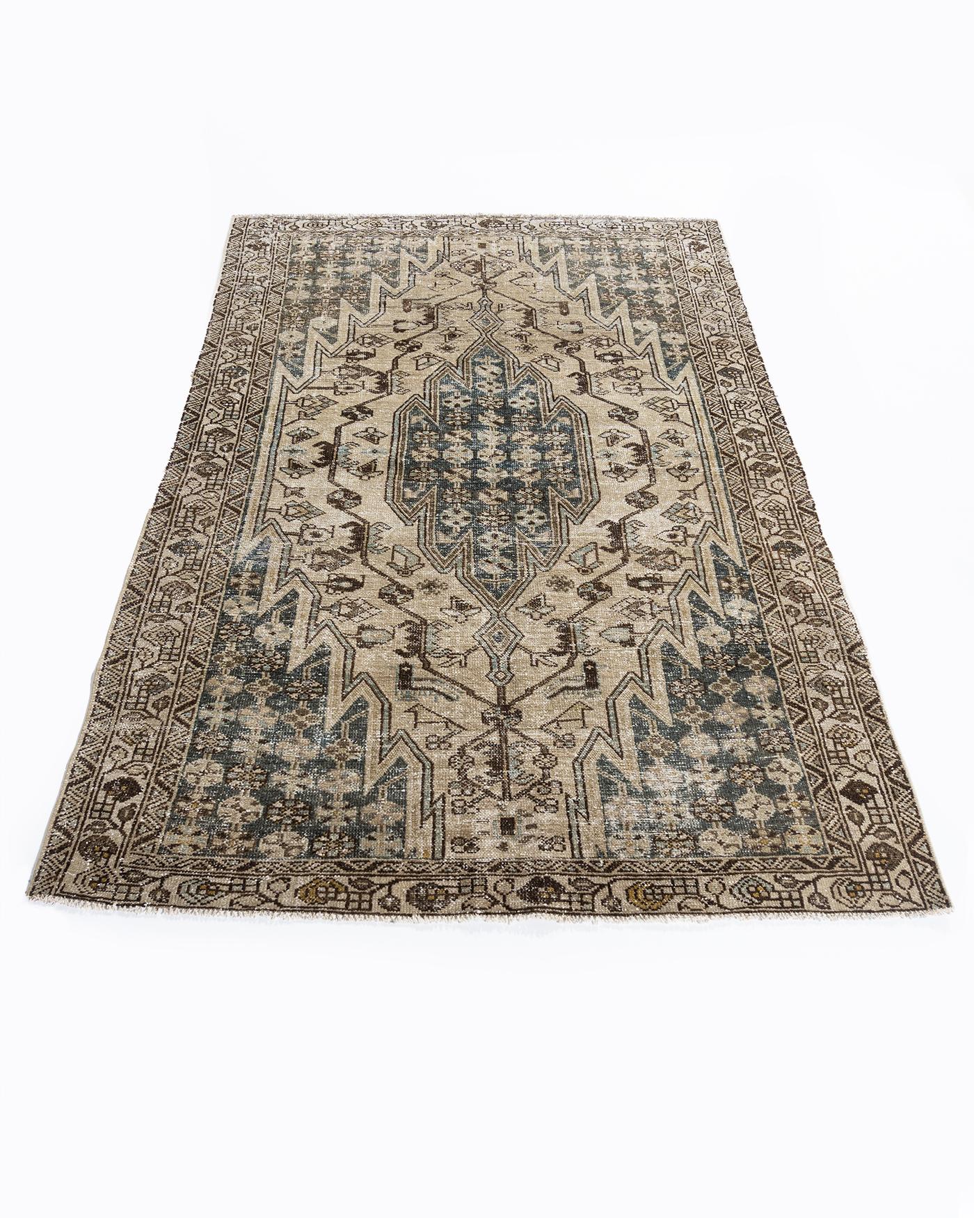 Tappeto Mazlagan blu vintage, persiano, con segni di invecchiamento, 4'5 x 6'3 in vendita 8