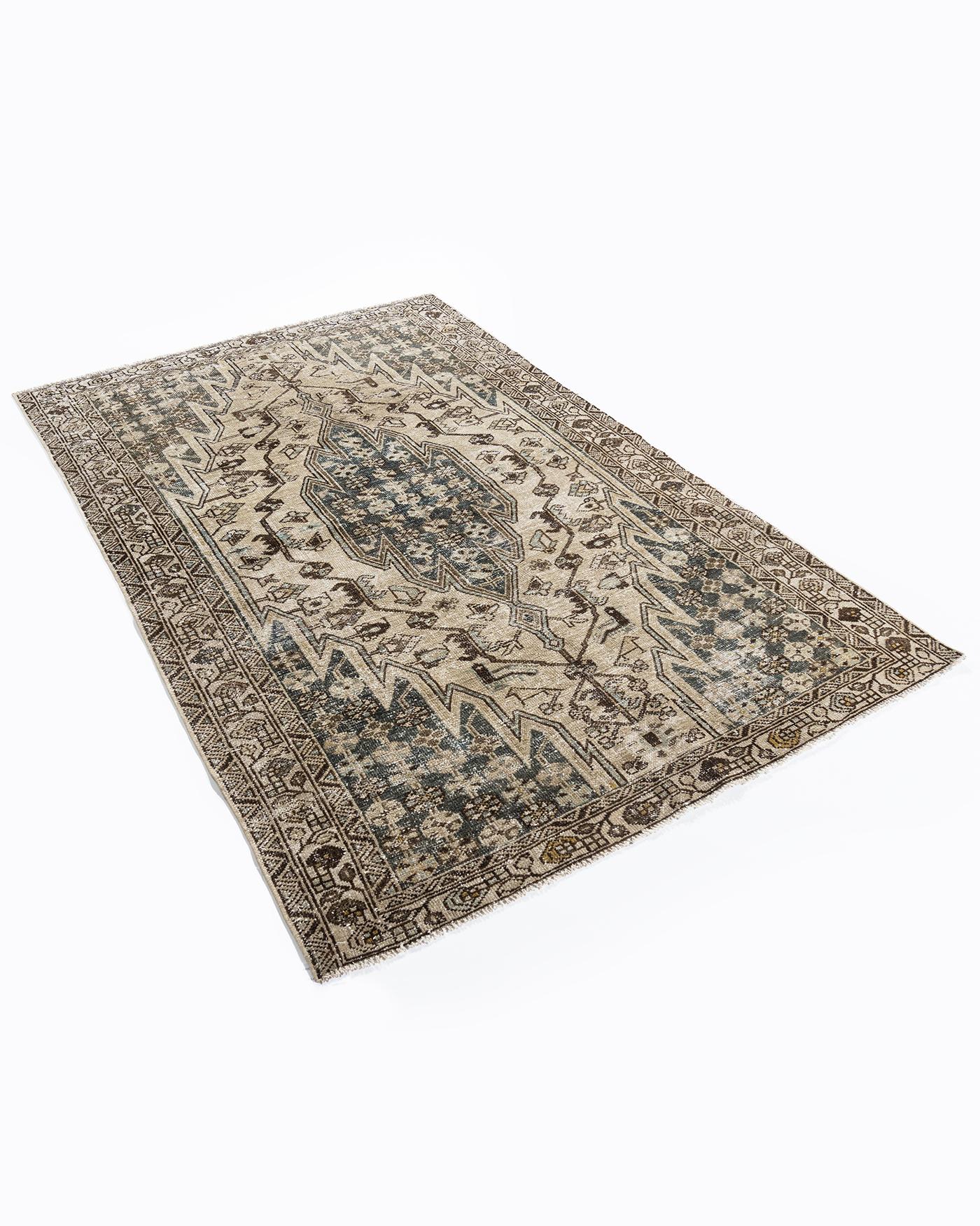 Tappeto Mazlagan blu vintage, persiano, con segni di invecchiamento, 4'5 x 6'3 in vendita 9