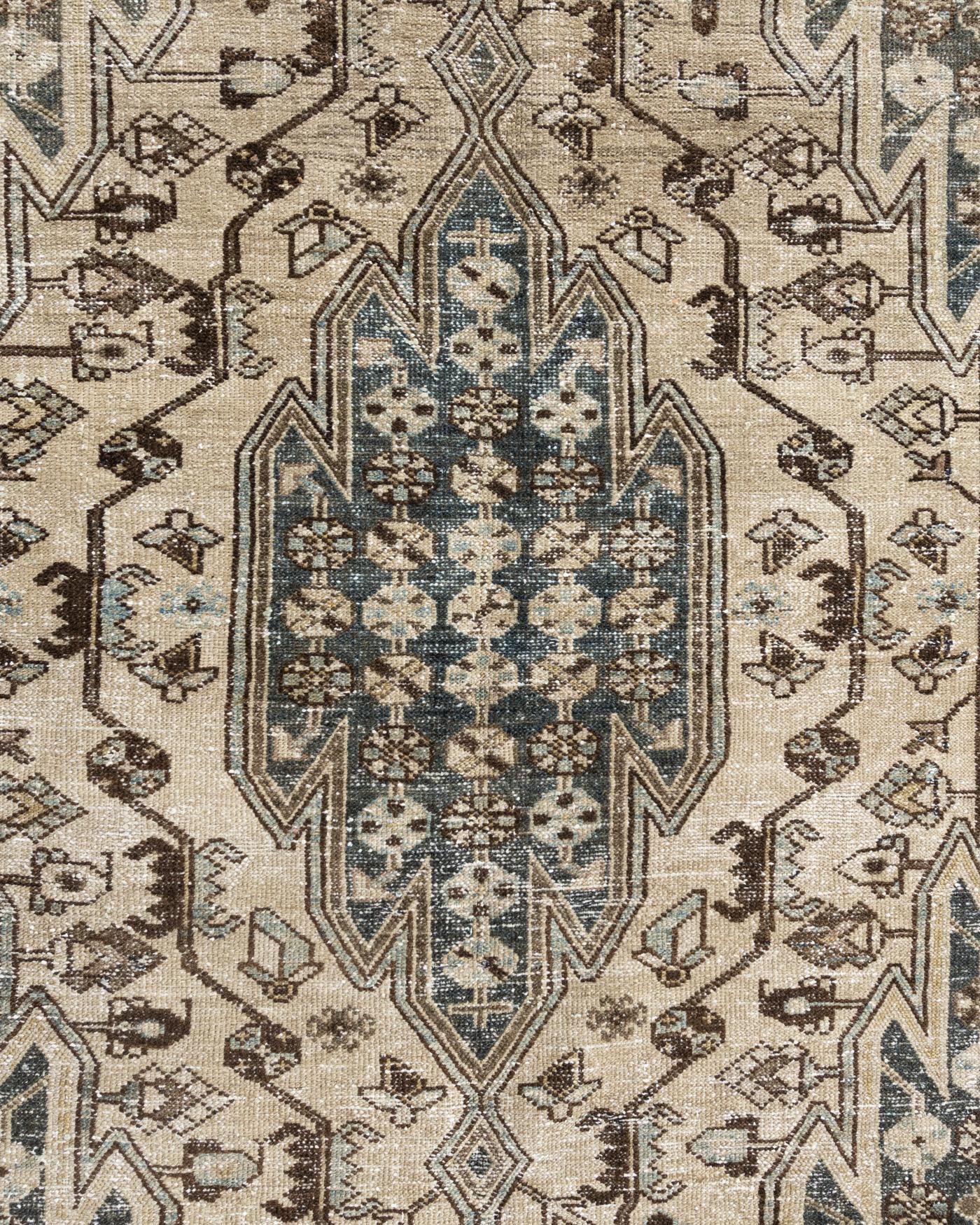 Tappeto Mazlagan blu vintage, persiano, con segni di invecchiamento, 4'5 x 6'3 in vendita 1