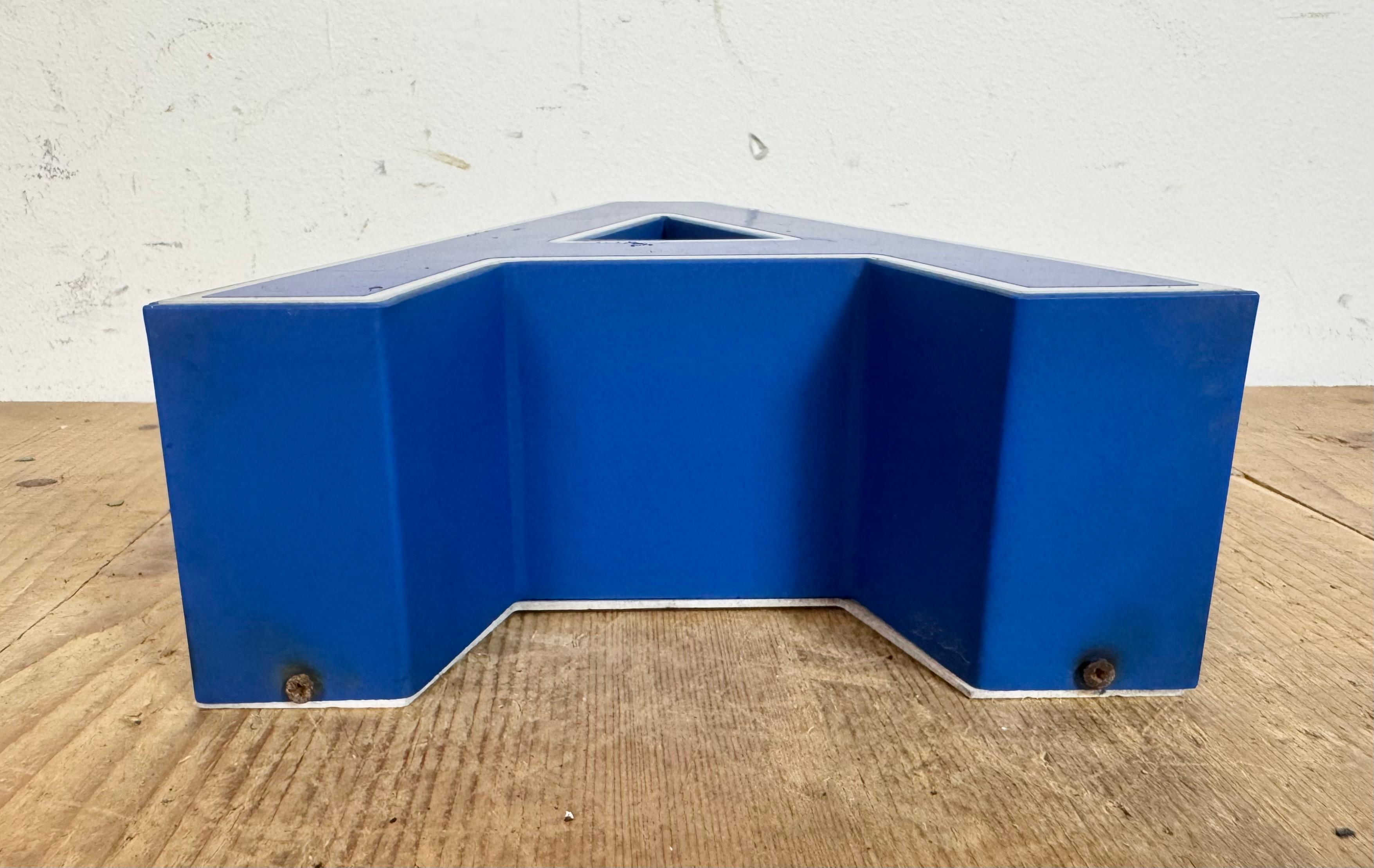 Letra A iluminada de plástico azul vintage , años 70 en venta 1