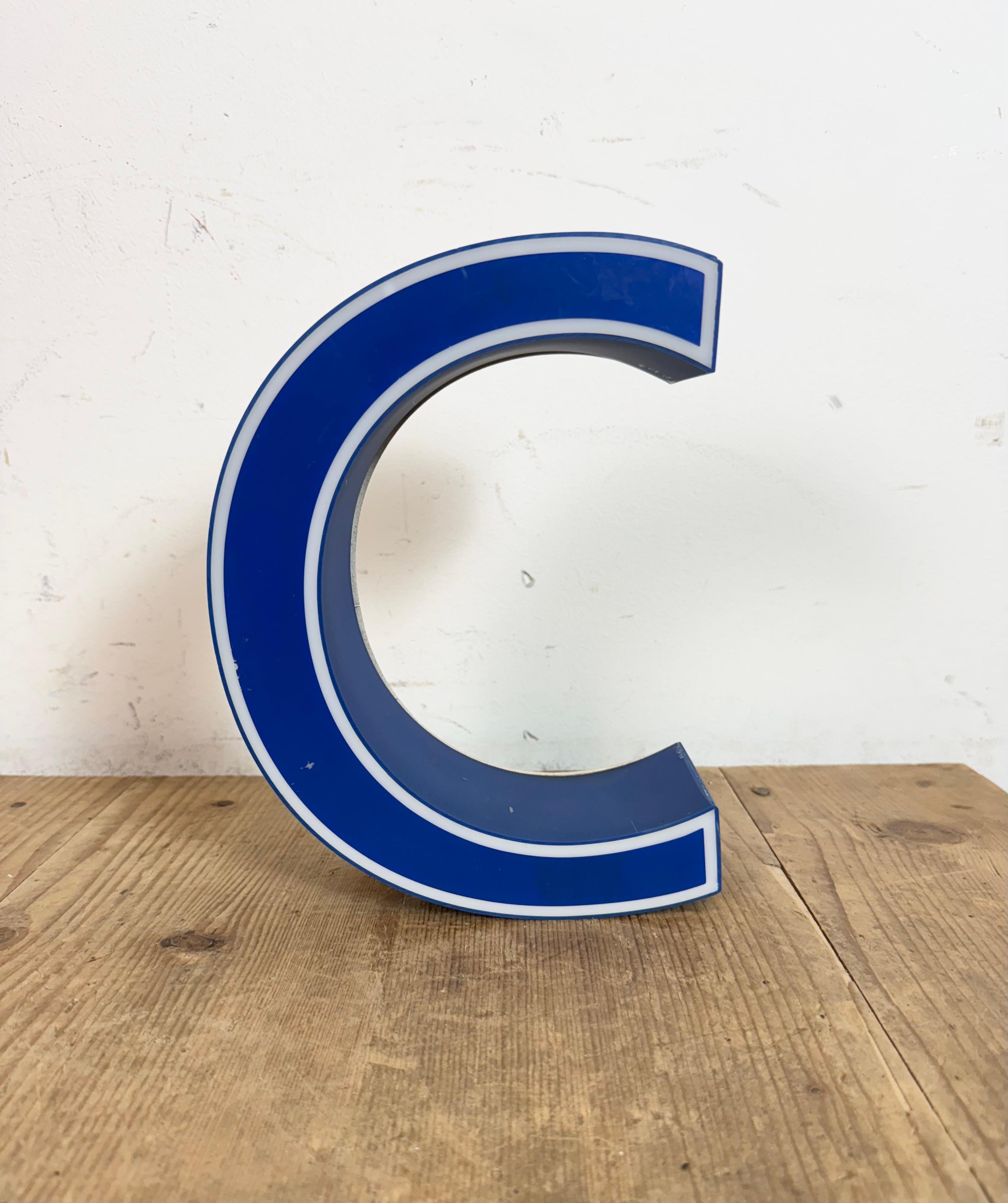 This vintage industrial blue plastic illuminated letter C was made in Italy during the 1970s and comes from an old advertising banner. It is equipped with a LED strip.The weight of the letter is 0,4 kg.