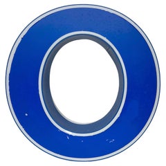 Lettera O illuminata in plastica blu vintage, anni '70