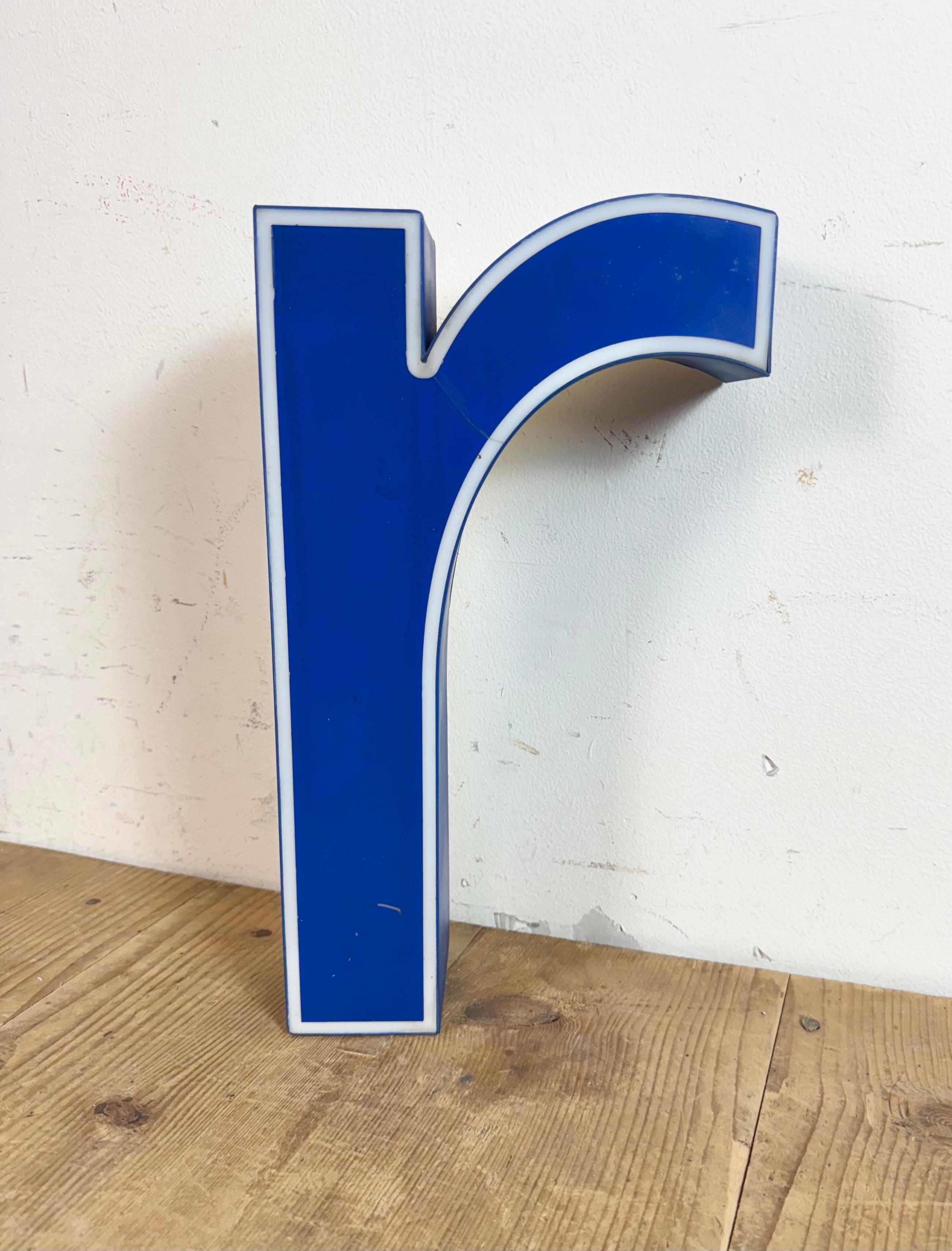 This vintage industrial blue plastic illuminated letter “ r “ was made in Italy during the 1970s and comes from an old advertising banner. It is equipped with a LED strip .The weight of the letter is 0,5 kg.